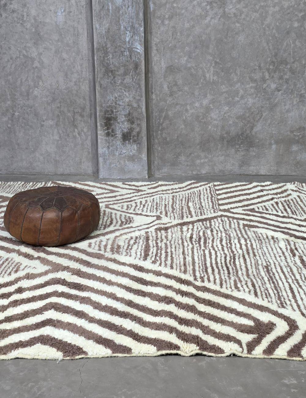 Contemporary Moroccan rug - 300 x 246 cm