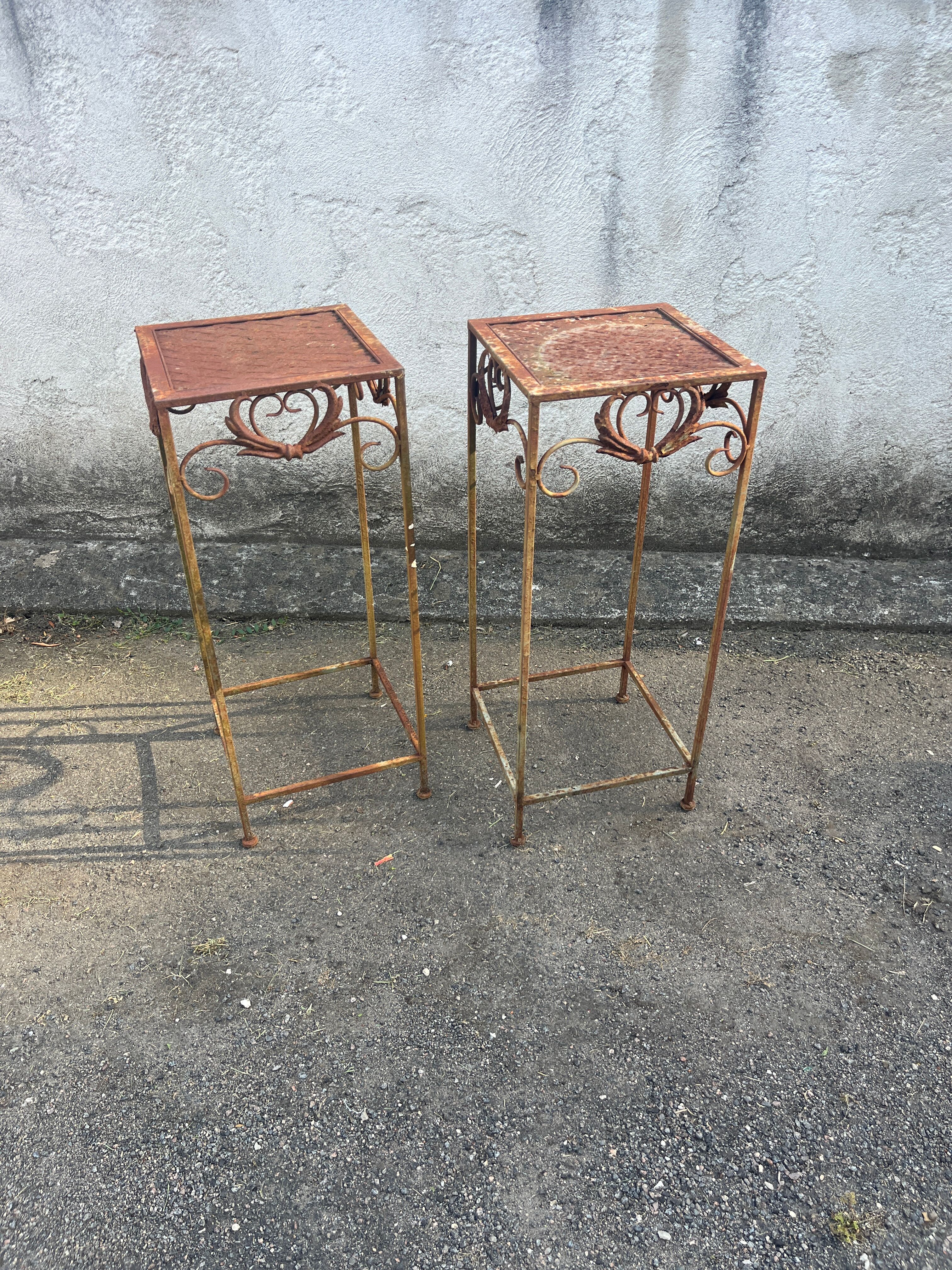 Paire de Sellettes / Porte-Plantes Vintage en Fer Forgé Patiné - Style Camp