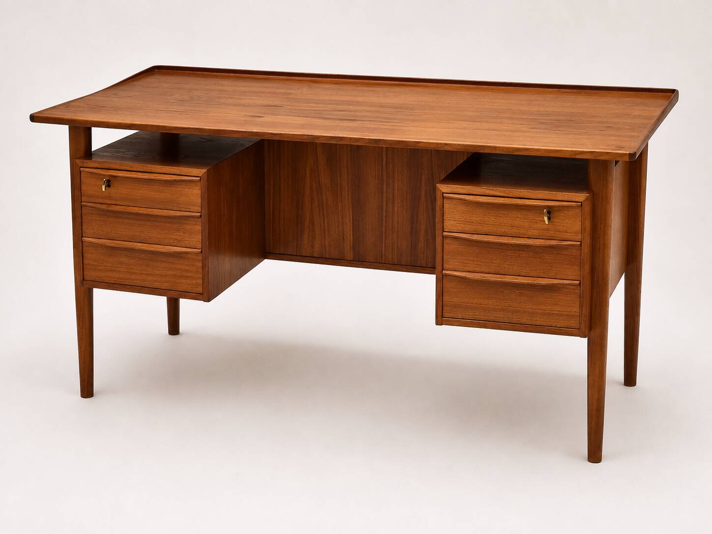 Bureau d'écriture vintage danois en teck par Peter Løvig Nielsen pour Løvig, années 1960