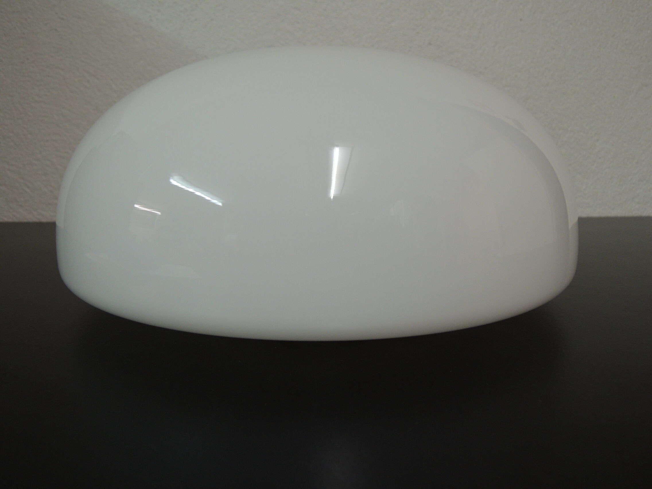 Round opaline ceiling light
