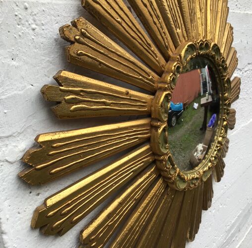 Miroir soleil, œil de sorcière, en bois doré vers 1960-70