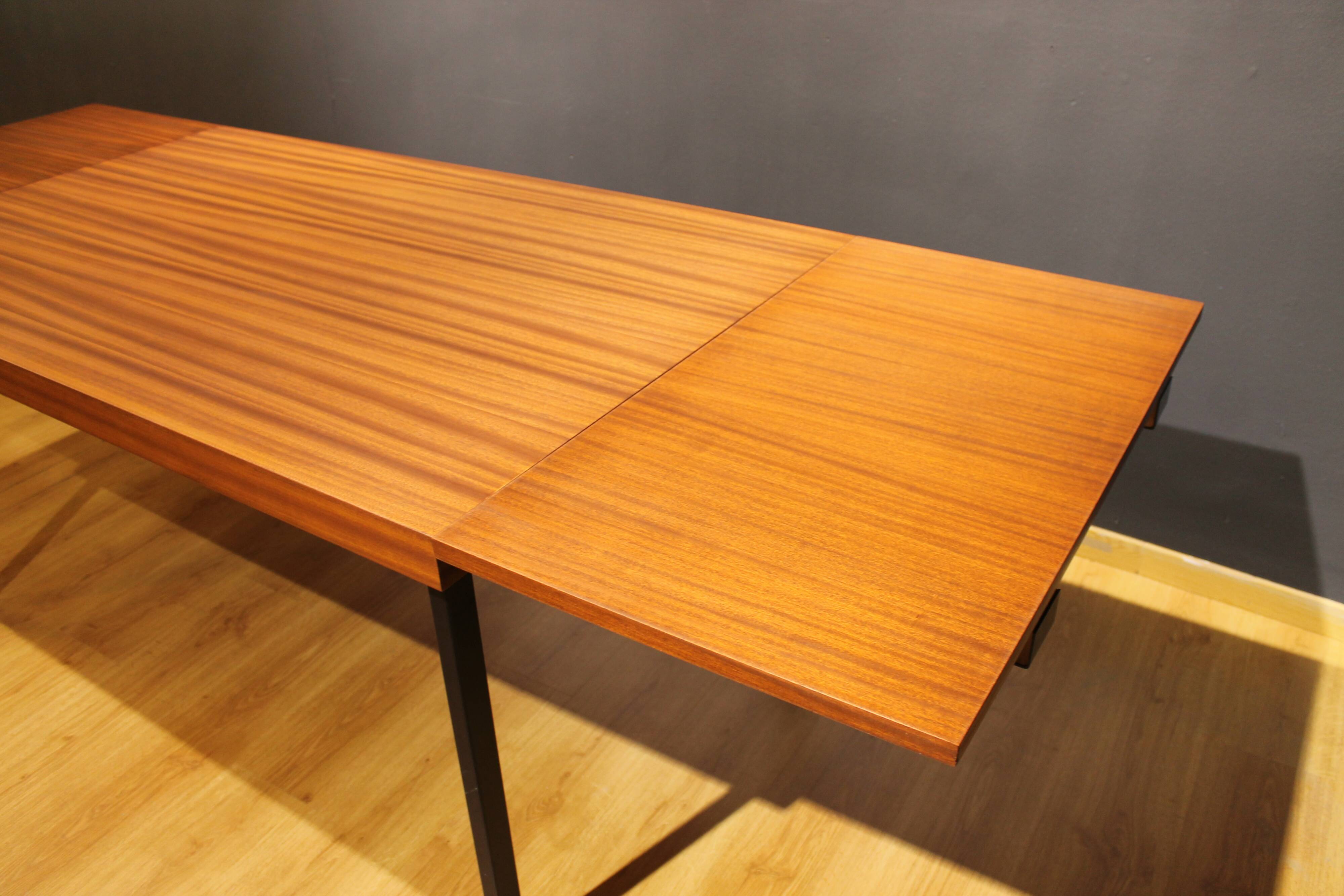 Extending table by Pierre Guariche for Huchers-Minvielle