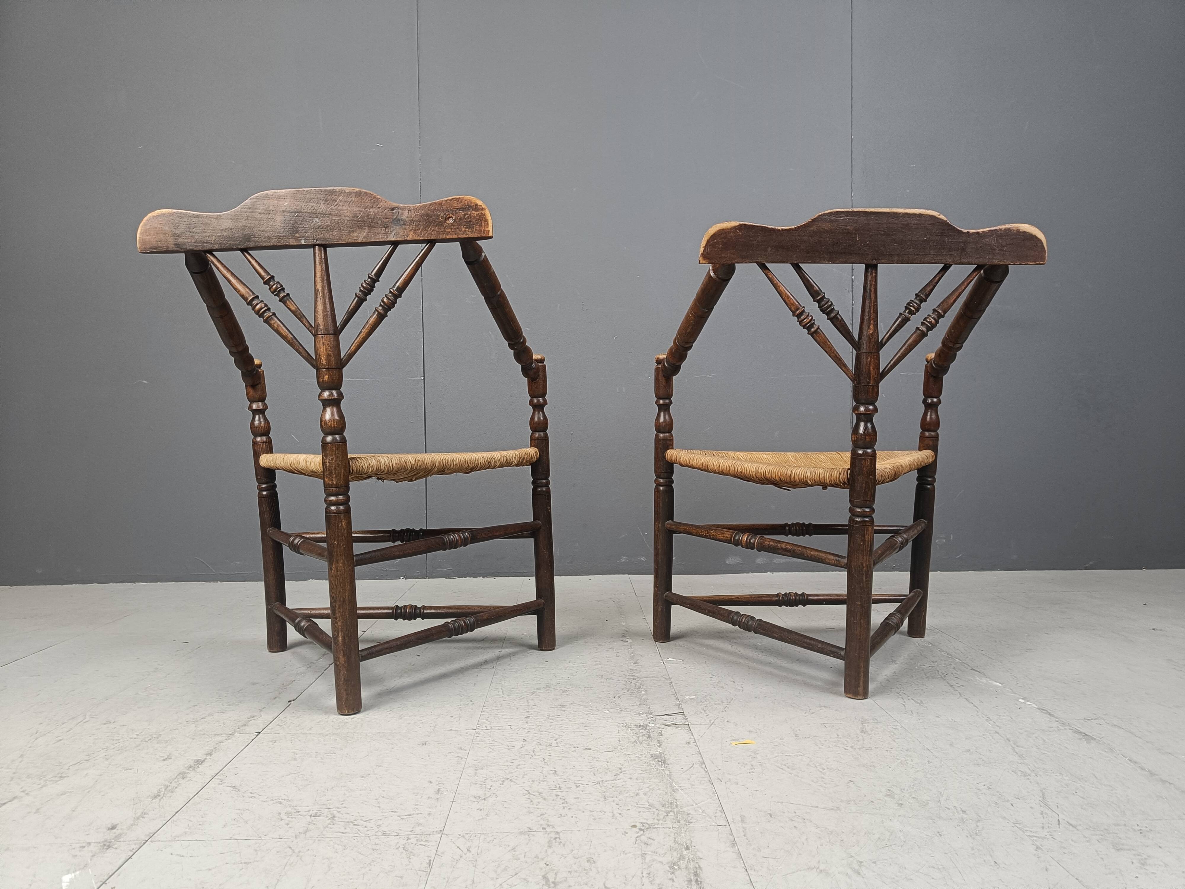 Paire de chaises d'angle hollandaises anciennes, années 1920