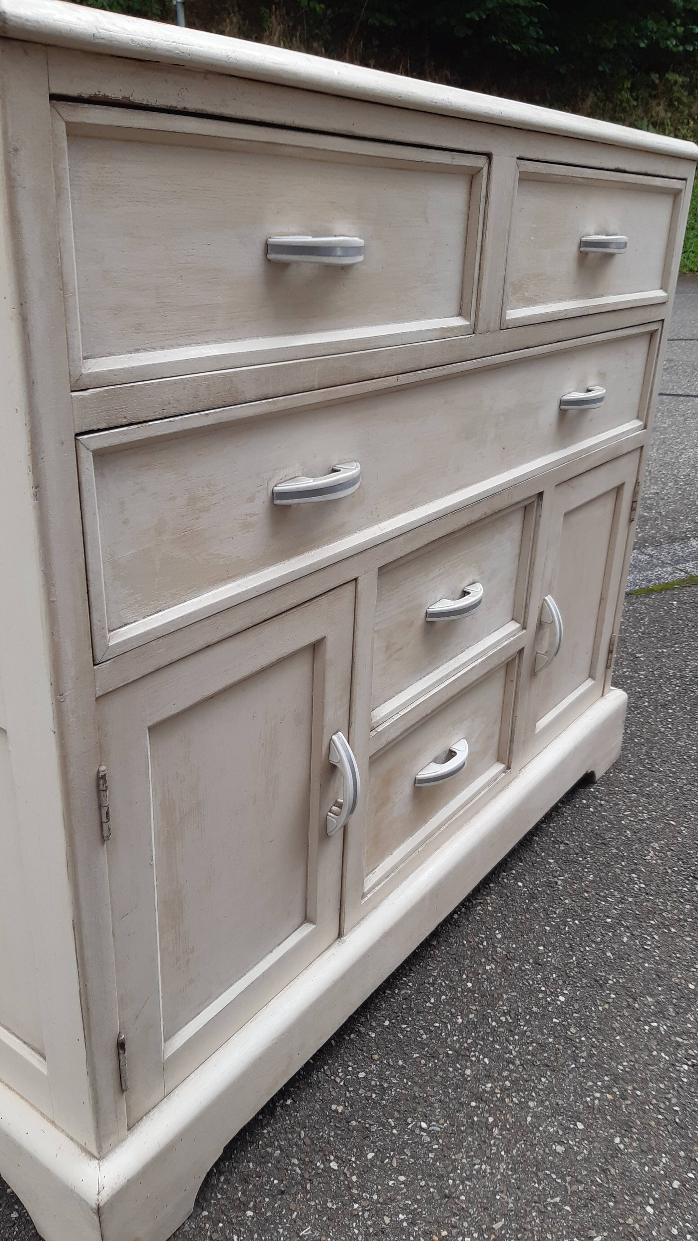 Commercial furniture with drawers