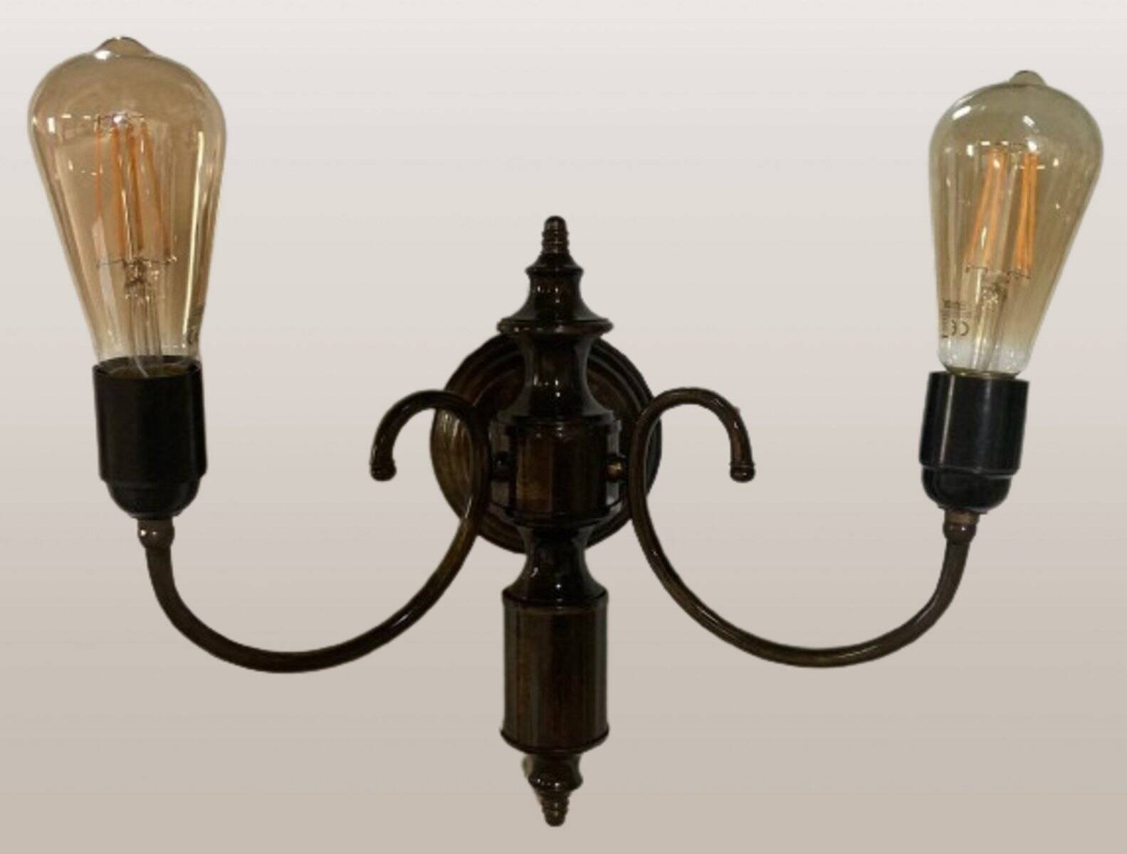 Lámpara de pared vintage de latón dorado, años 60