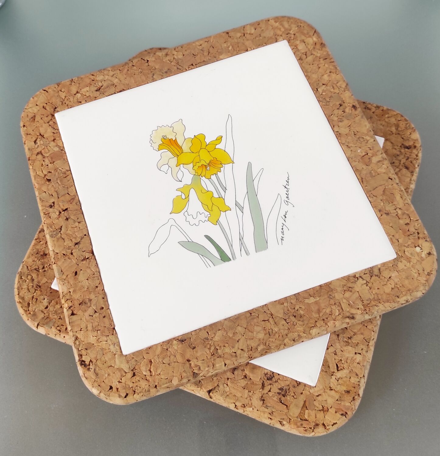 Pair of vintage botanical trivets in ceramic and cork – Yes