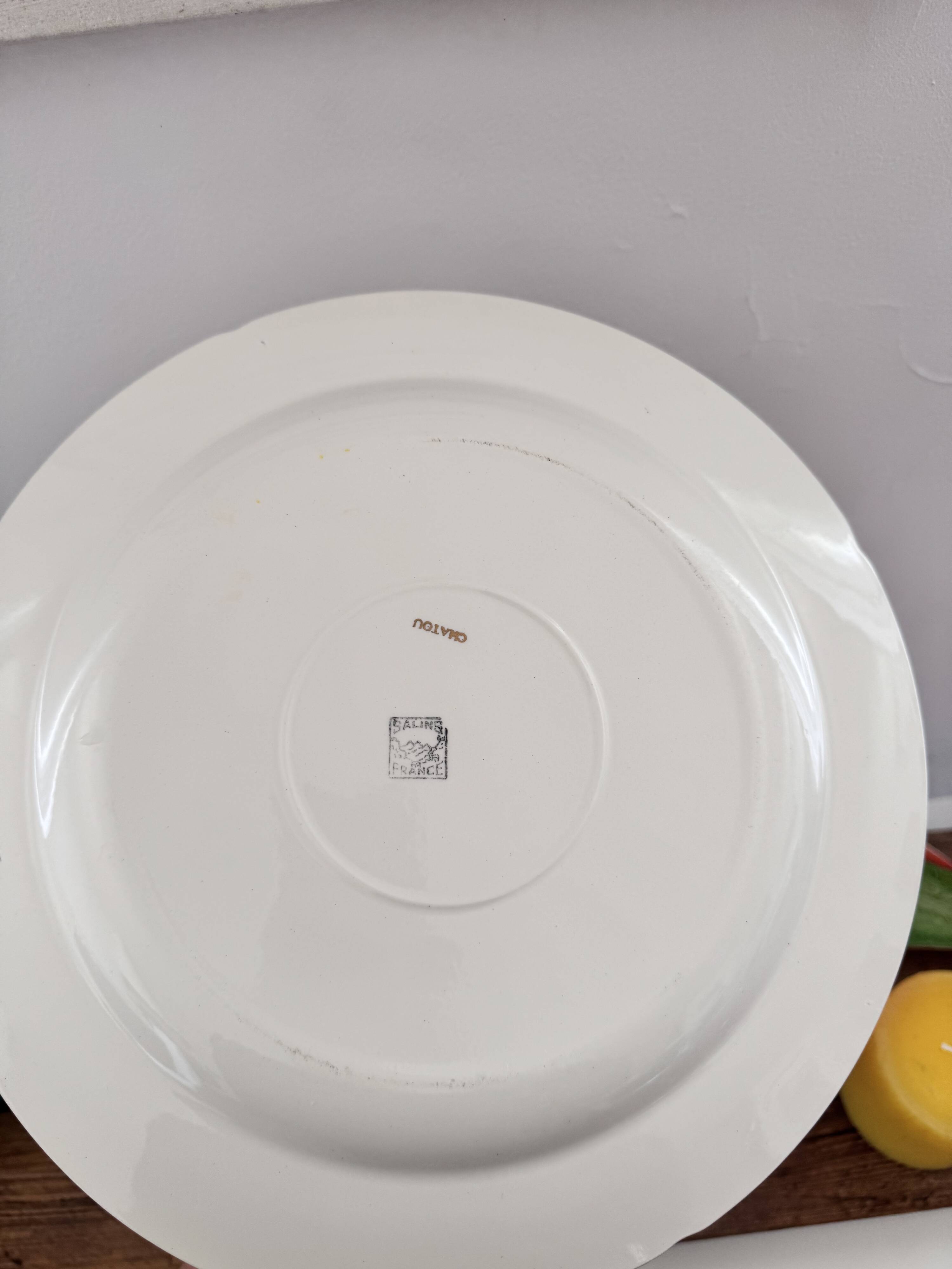 Pastel yellow dish Salins