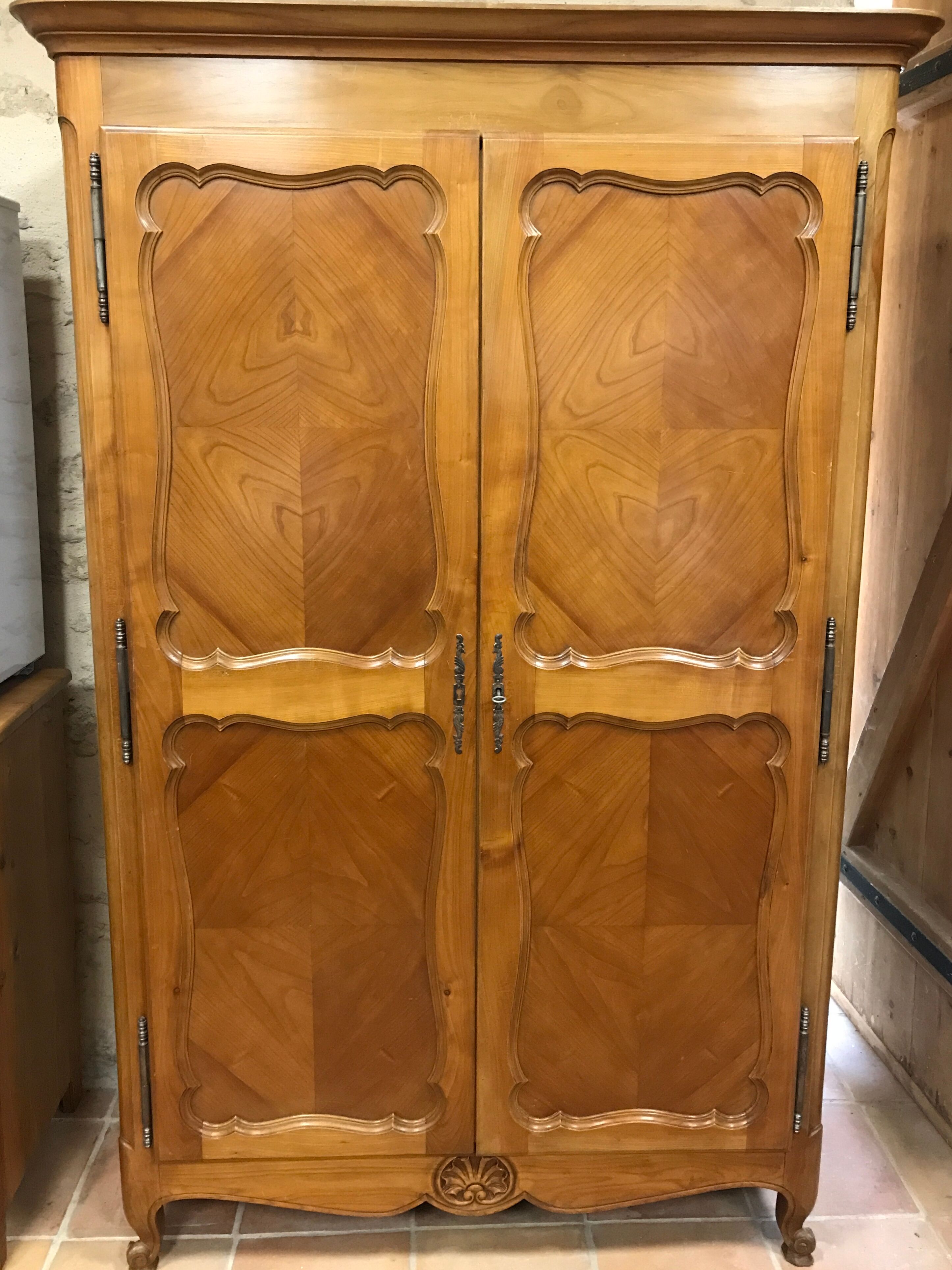 Armoire bois massif et plaqué