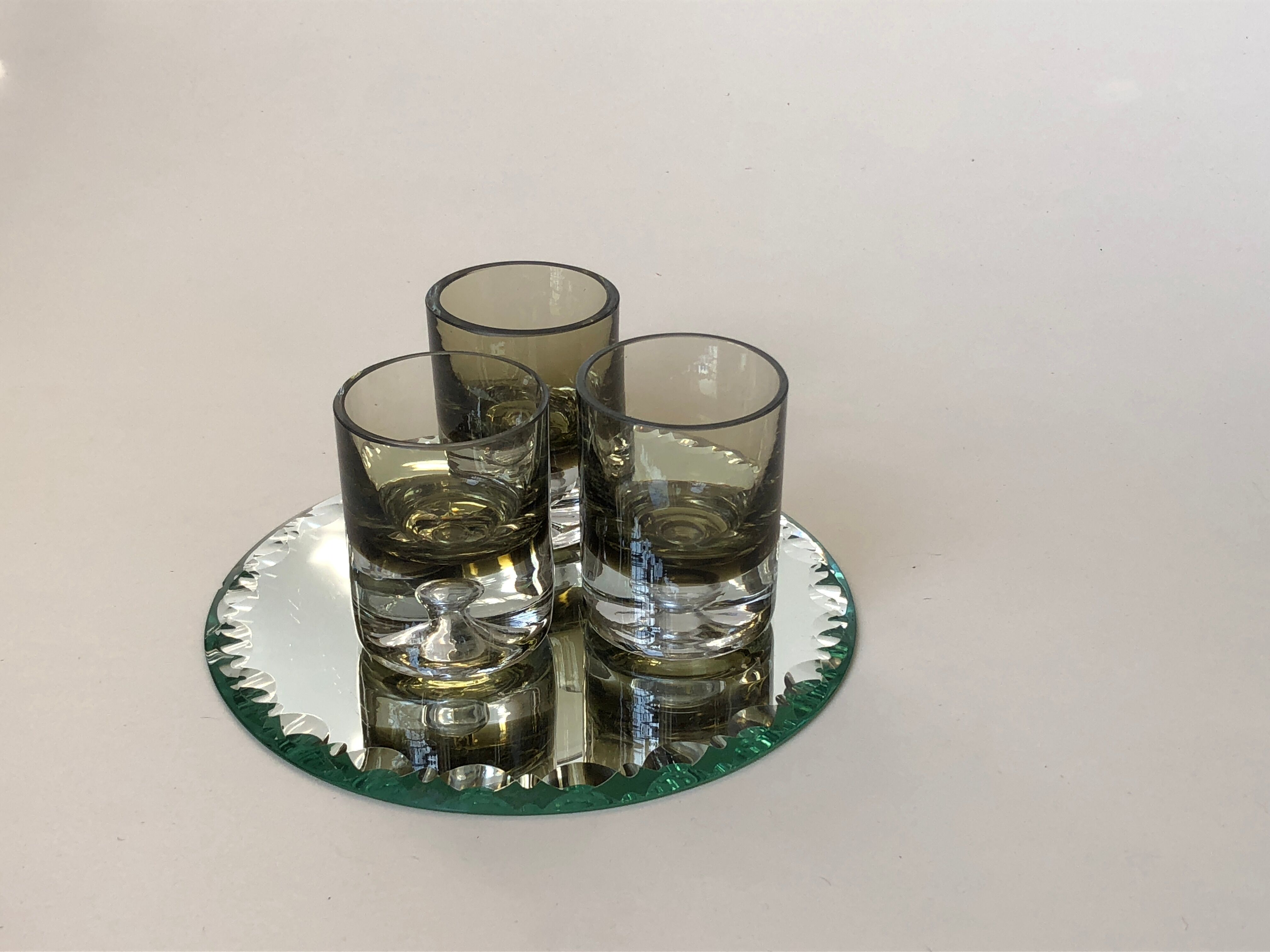 Beveled round mirror 25cm