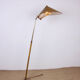 Lampadaire italien en laiton a fut conique réglable en inclinaison et en hauteur 1950