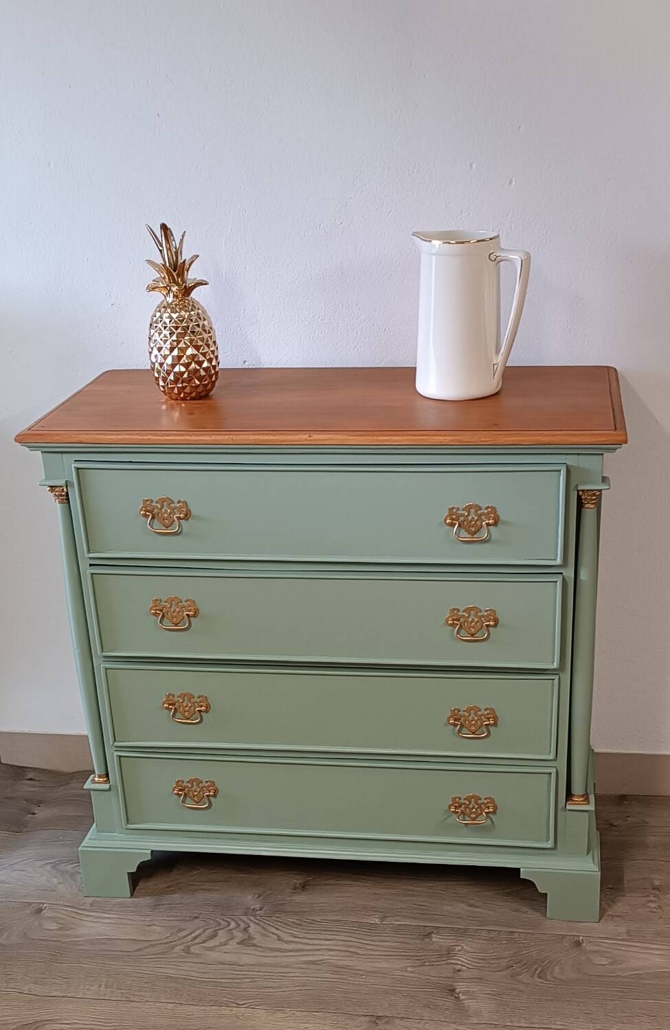 Stylish chest of drawers