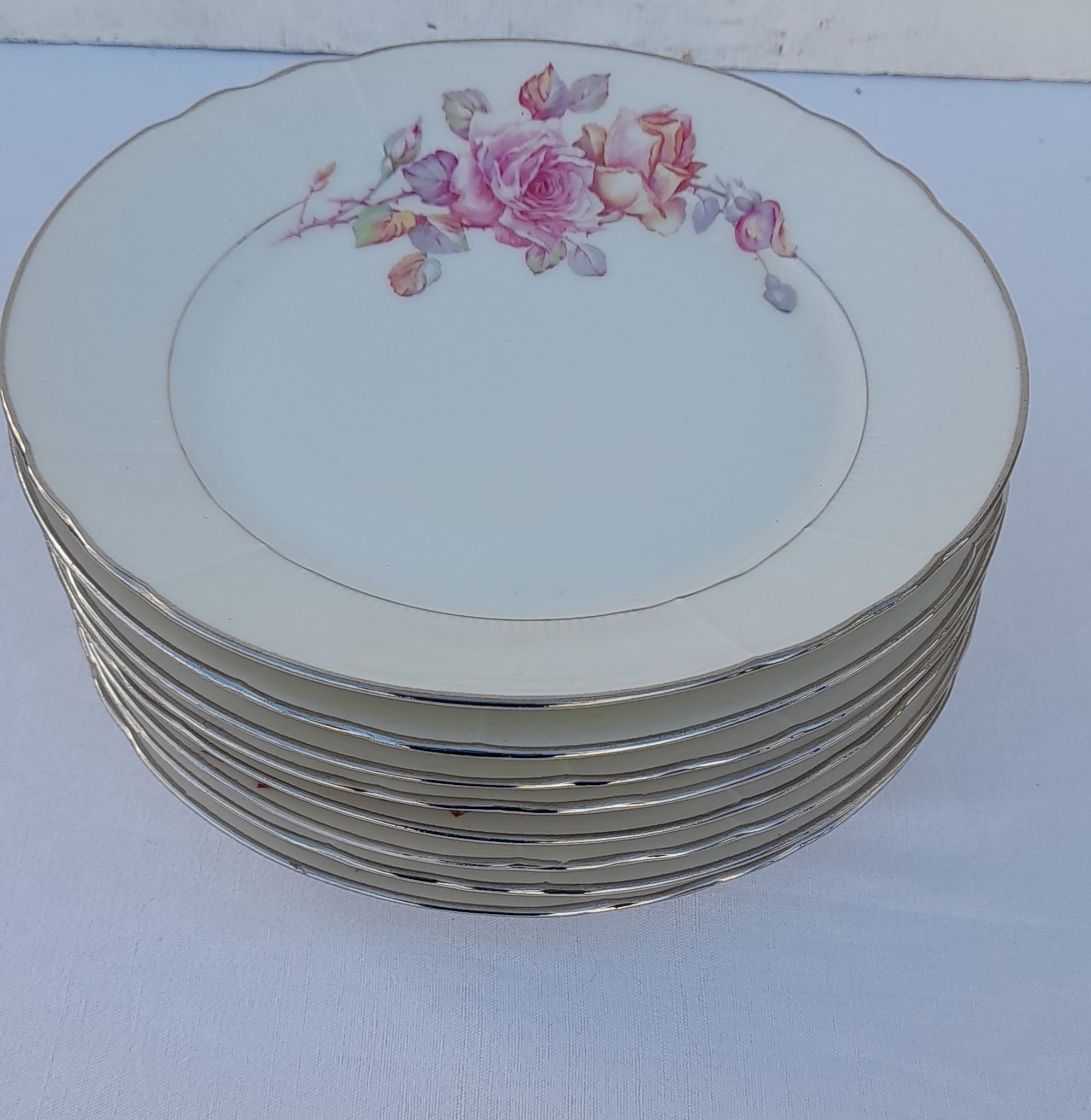 8 porcelain plates Louis Lourioux diam 20,5 cm