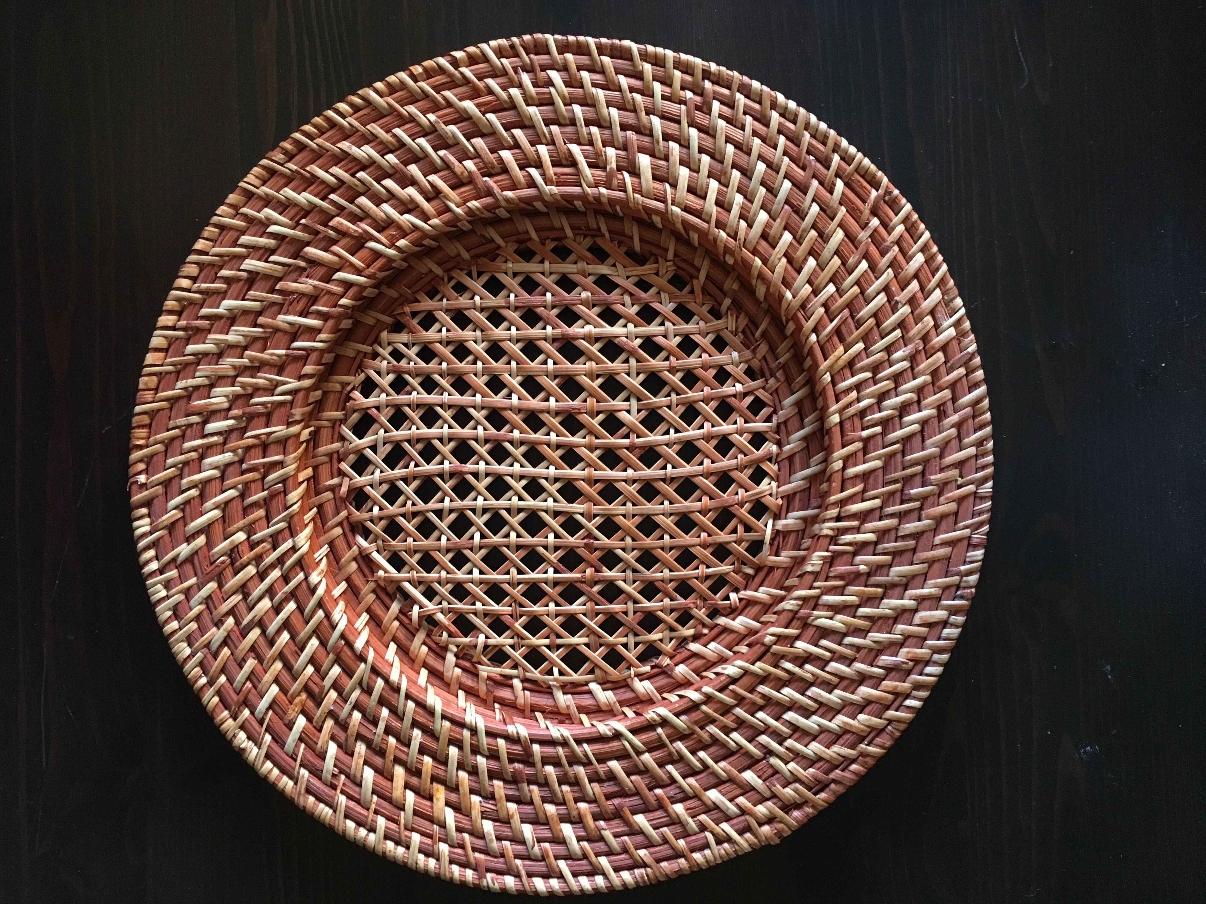 Set of 6 wicker and rattan undertributions