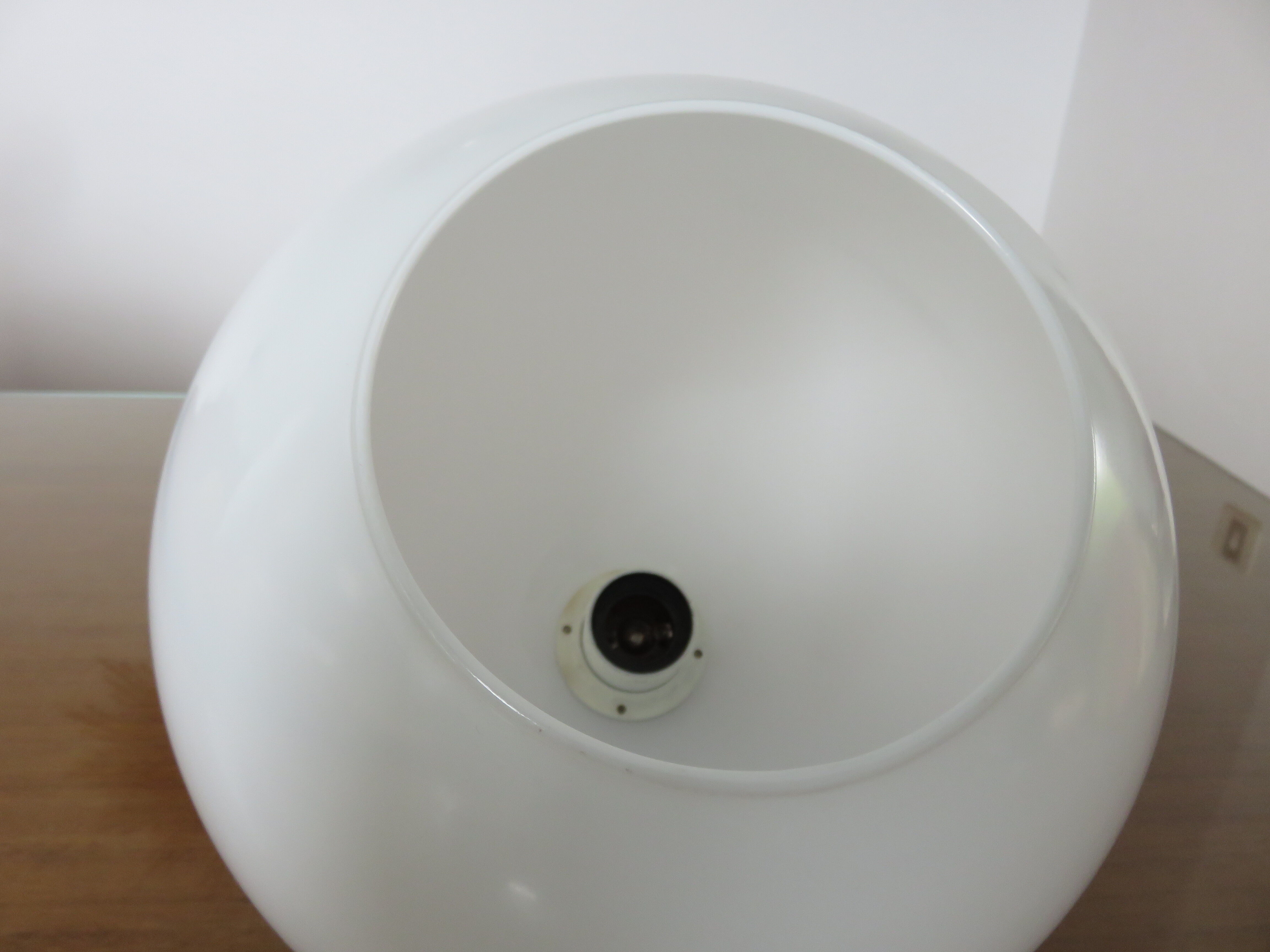 Suspension ball in white opaline 70s