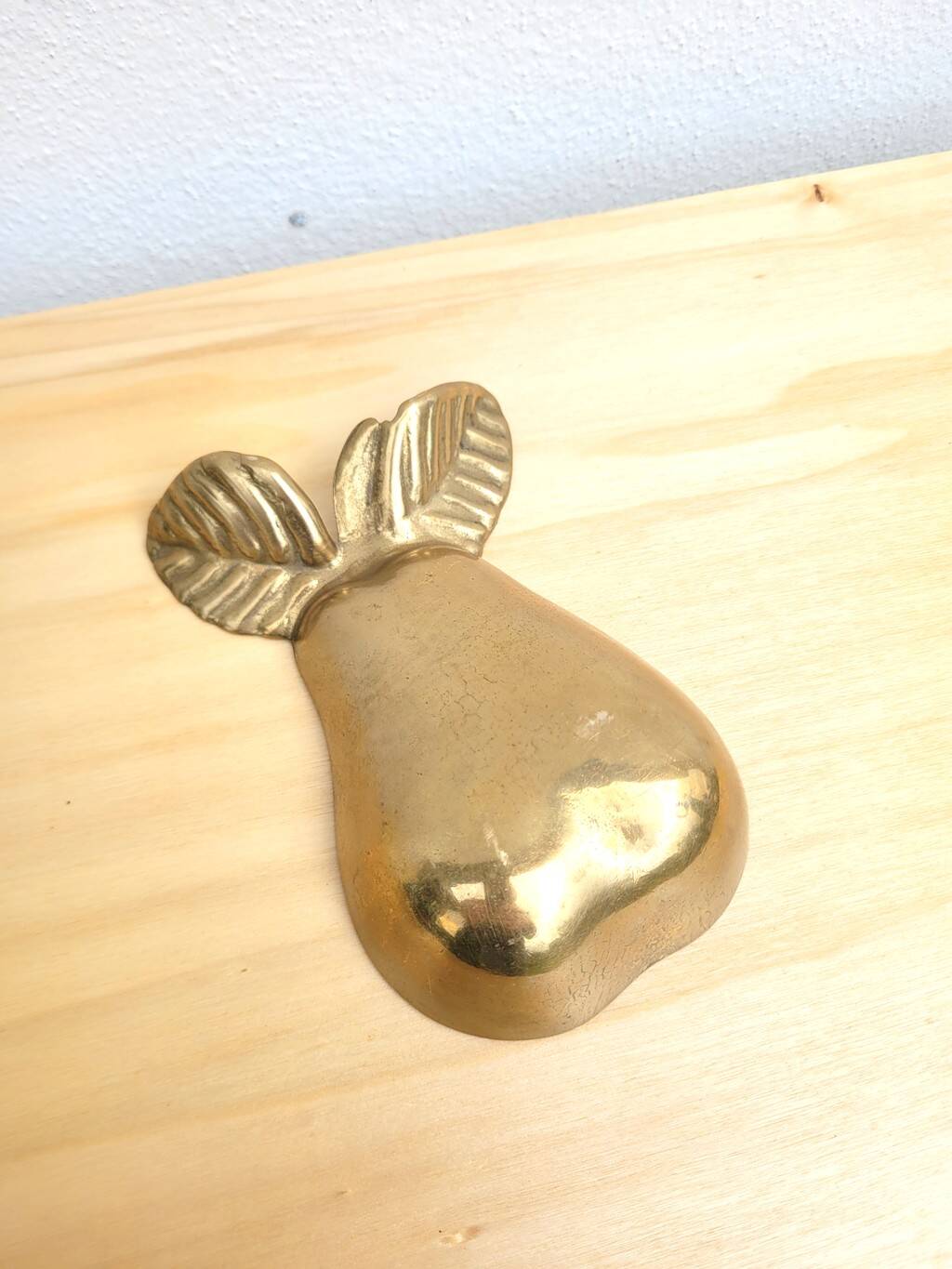 Pear-shaped pocket emptier in gilded brass