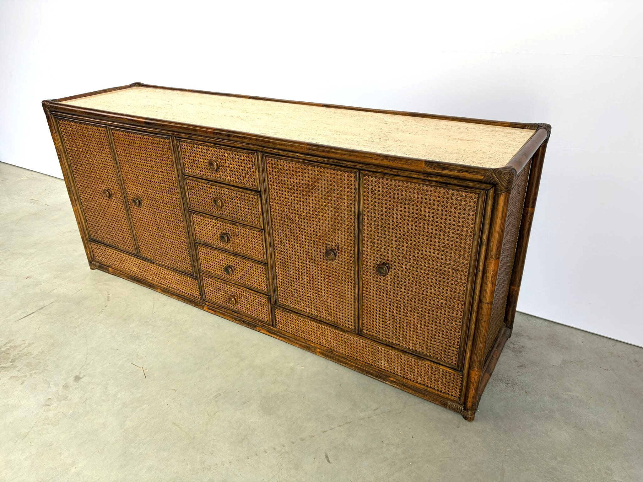Buffet vintage en rotin et travertin, années 1960
