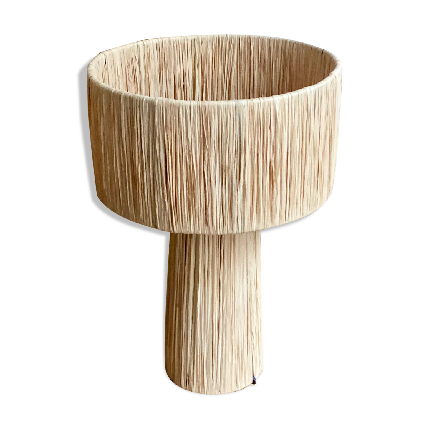 Minimalist raffia-sized bedside lamp