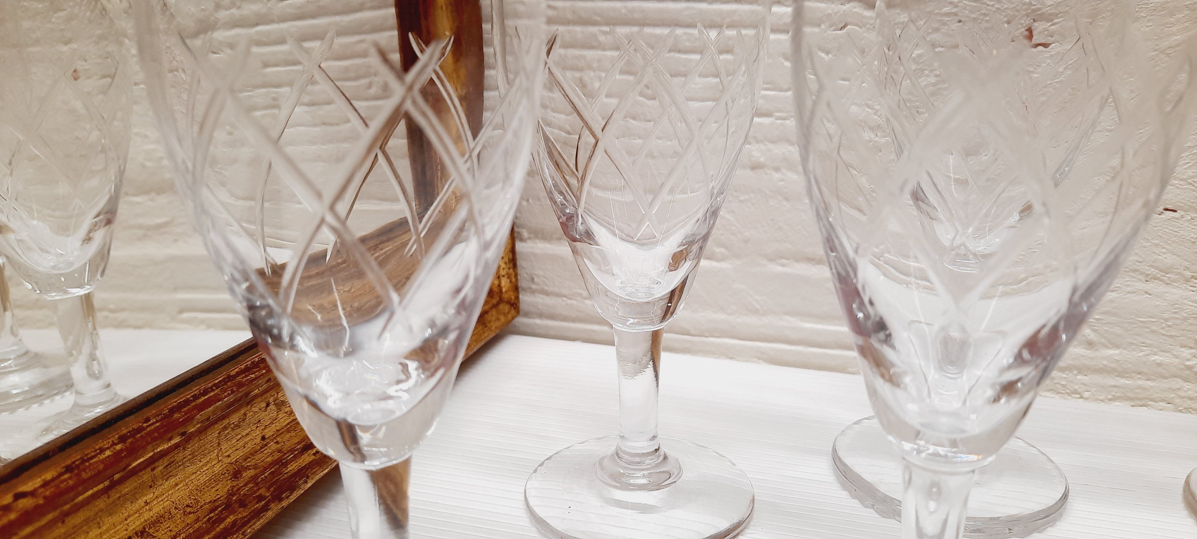 Set 8 glasses champagne glass chiseled