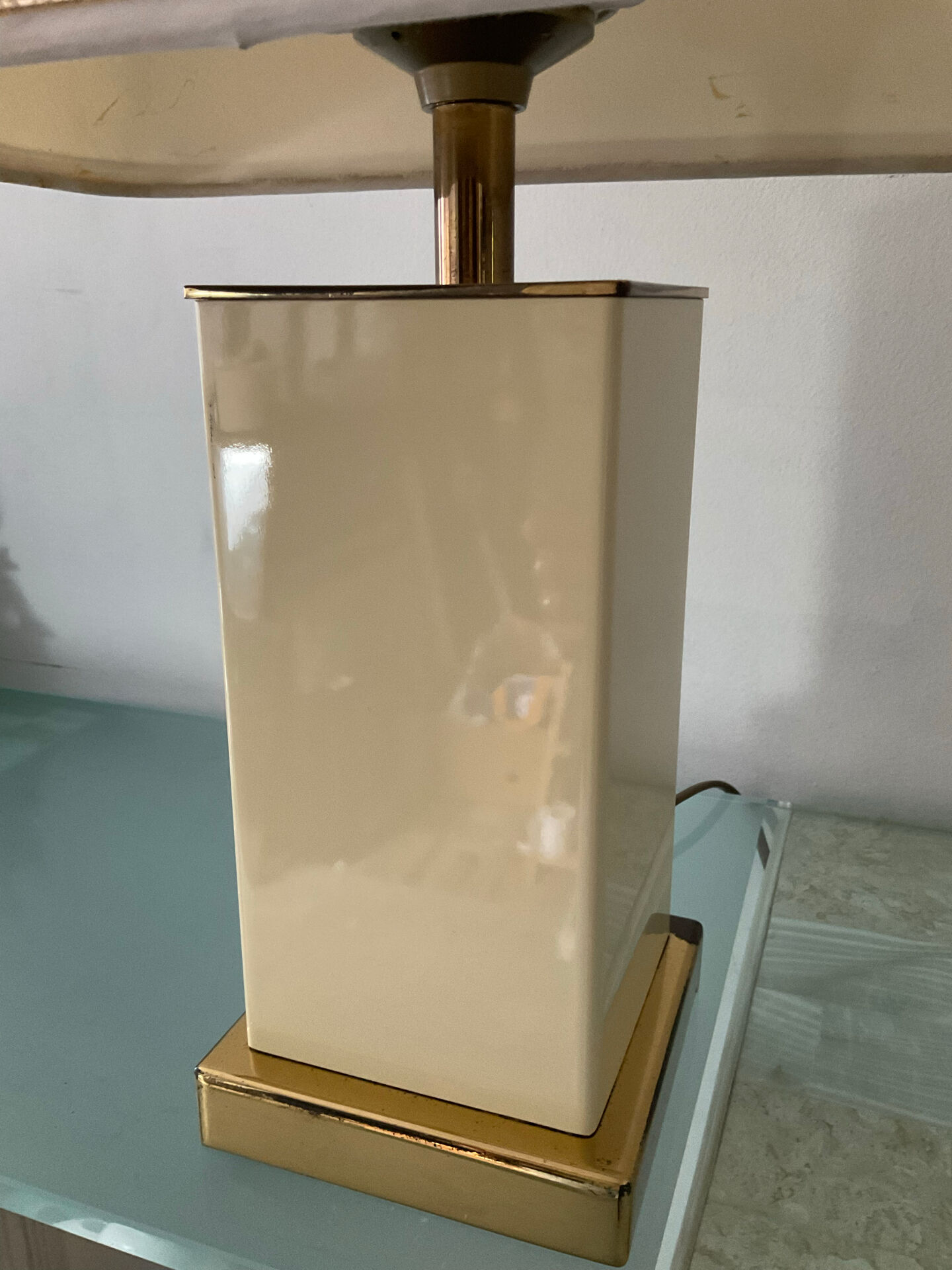 Hollywood Regency lamp in metal and brass from the 70s.