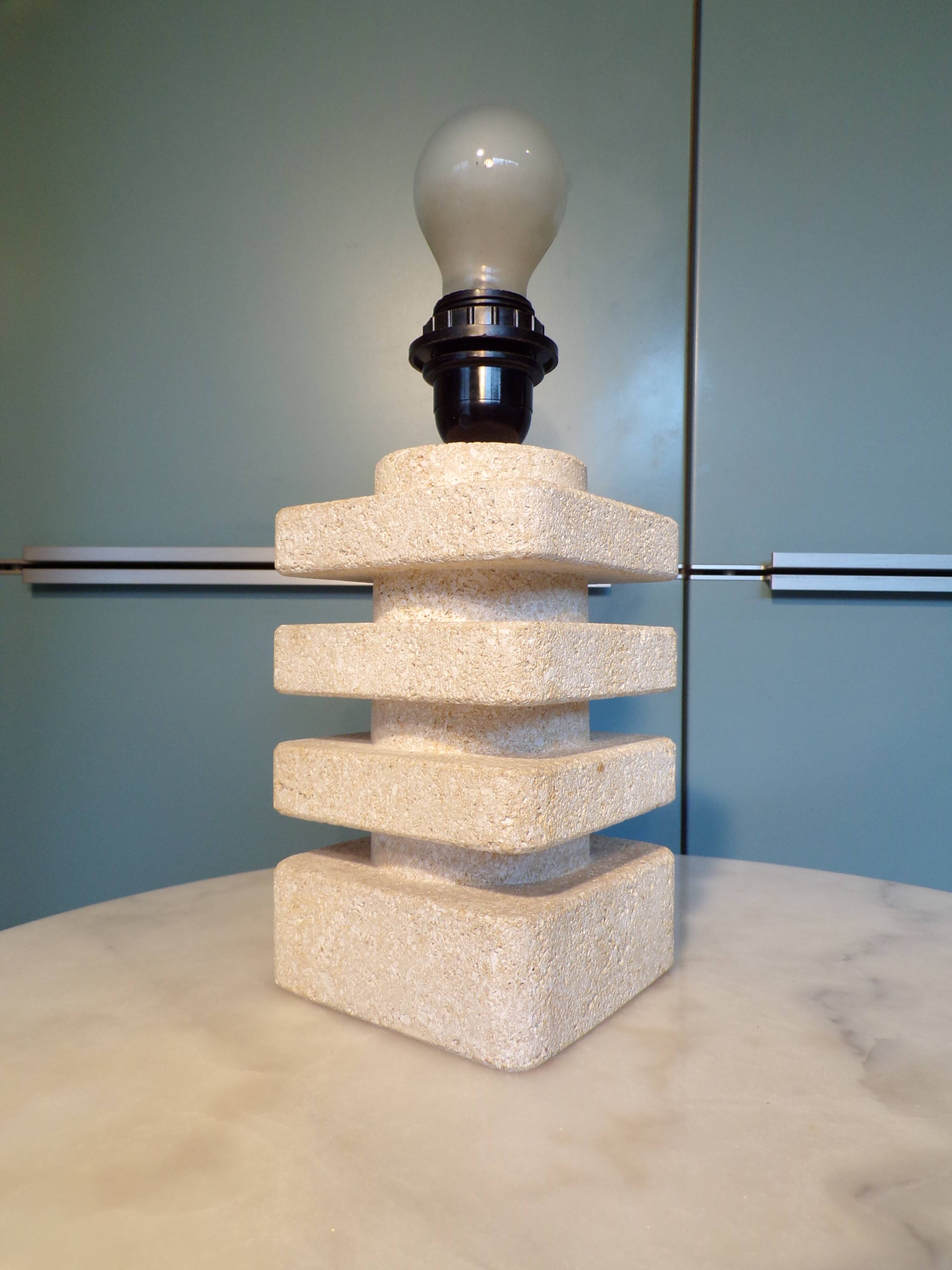 Gard stone lamp