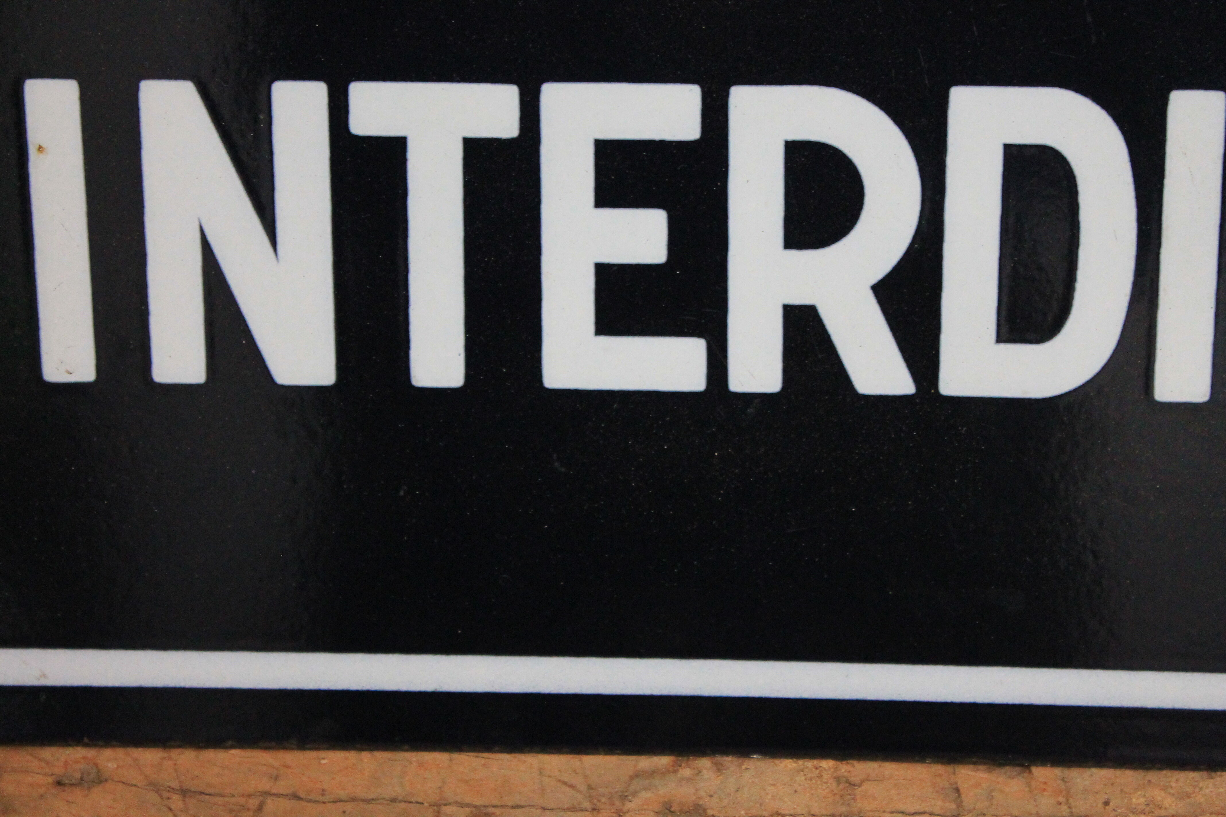 Enamel plate "passage interdit"