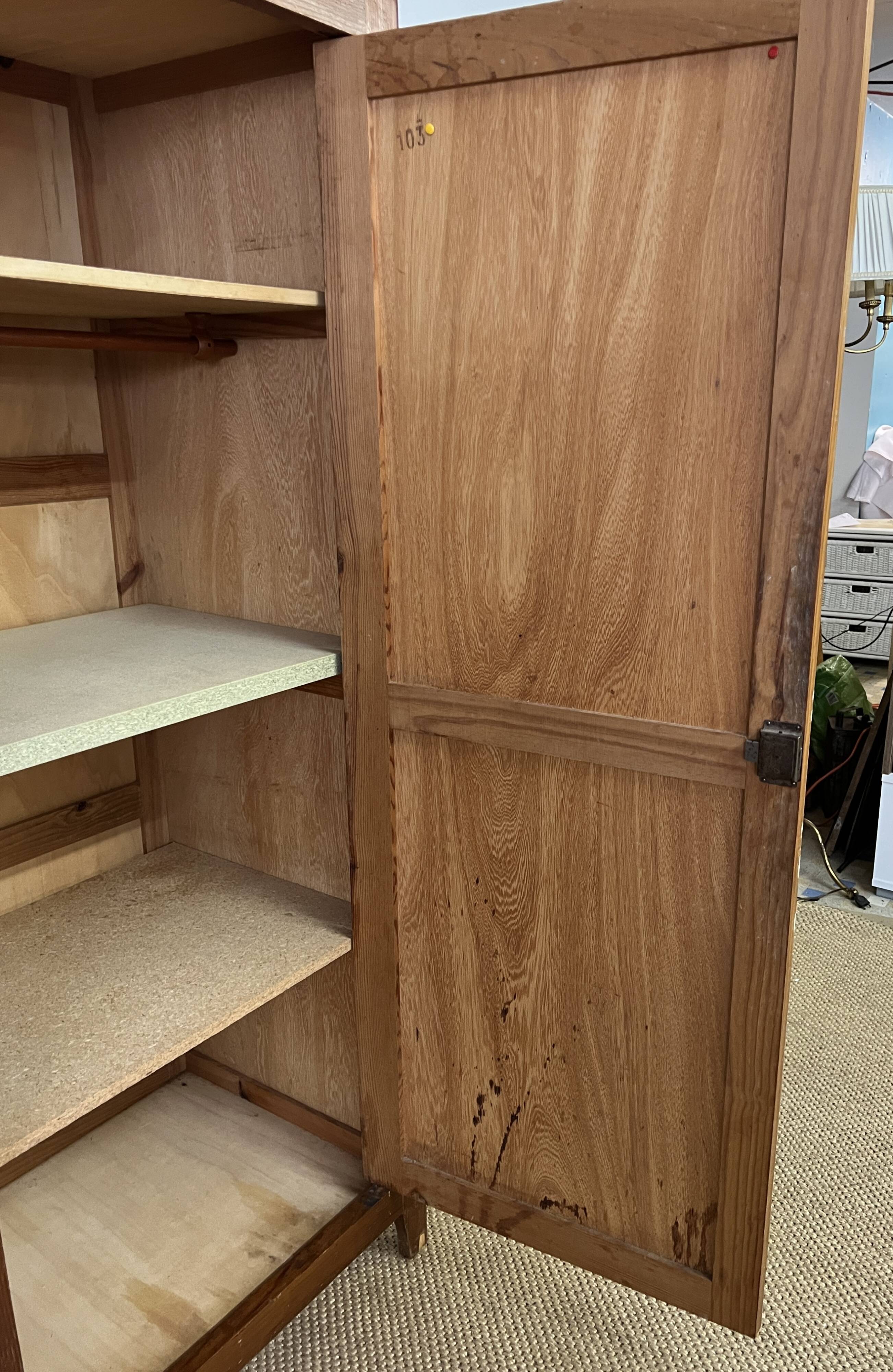 Armoire parisienne en bois vintage