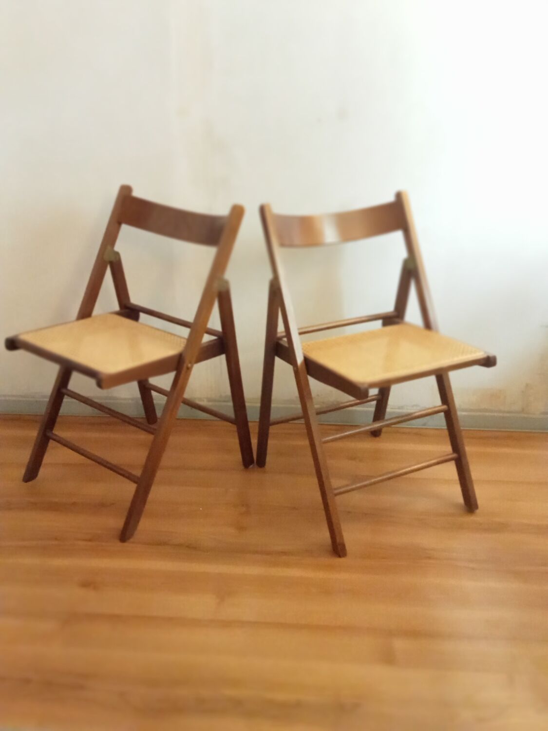 Canning folding chairs