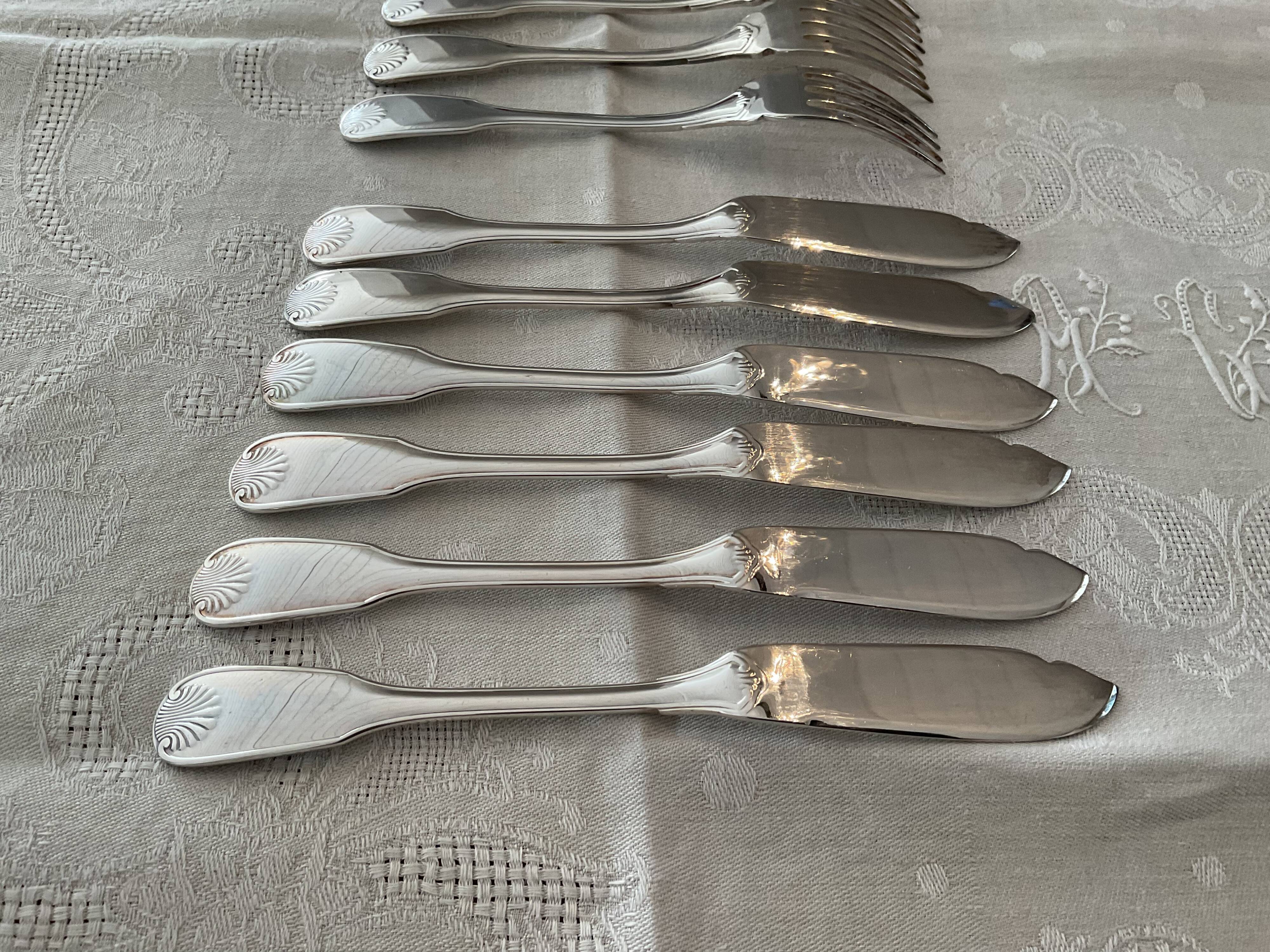 Set de 12 couverts à poissons Christofle modèle Vendome Coquille