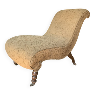 Antique brown recamier armchair in fabric and wood, S-shaped silhouette and turned legs.