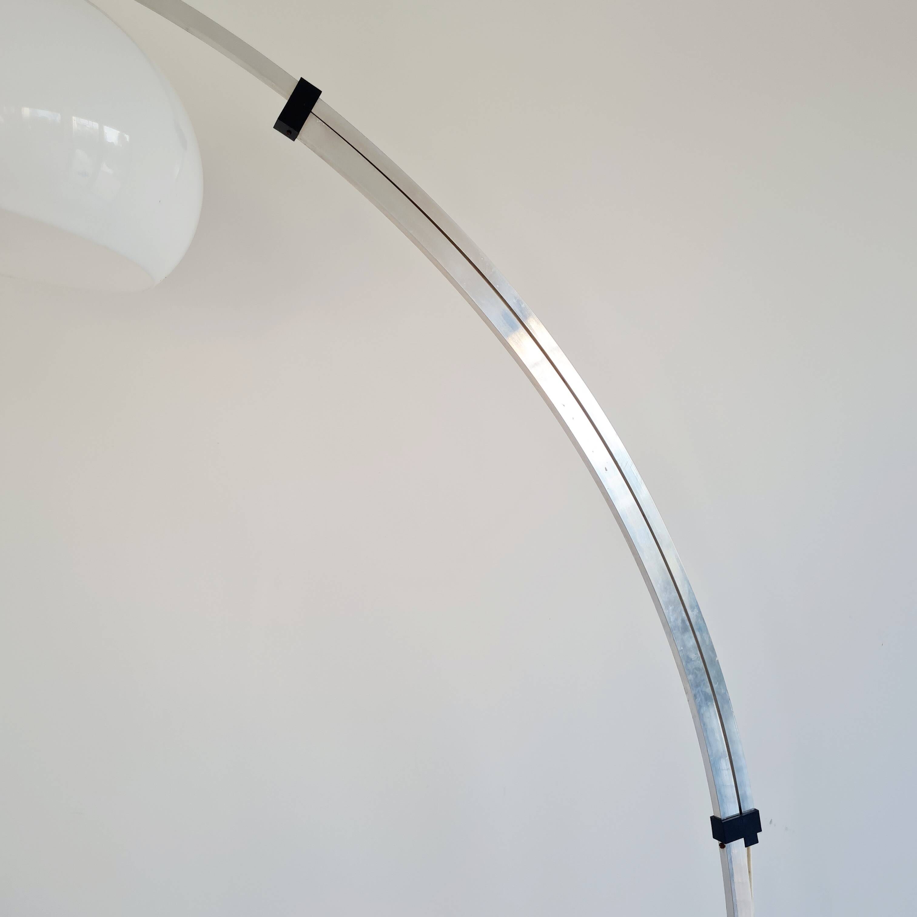 Arc floor lamp from the 60s-70s Guzzini