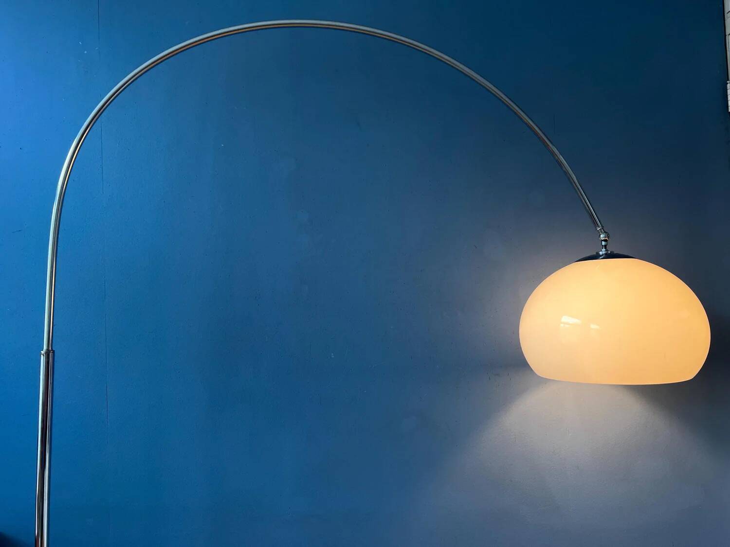 Vintage Guzzini Space Age arc floor lamp with white mushroom shade and marble base