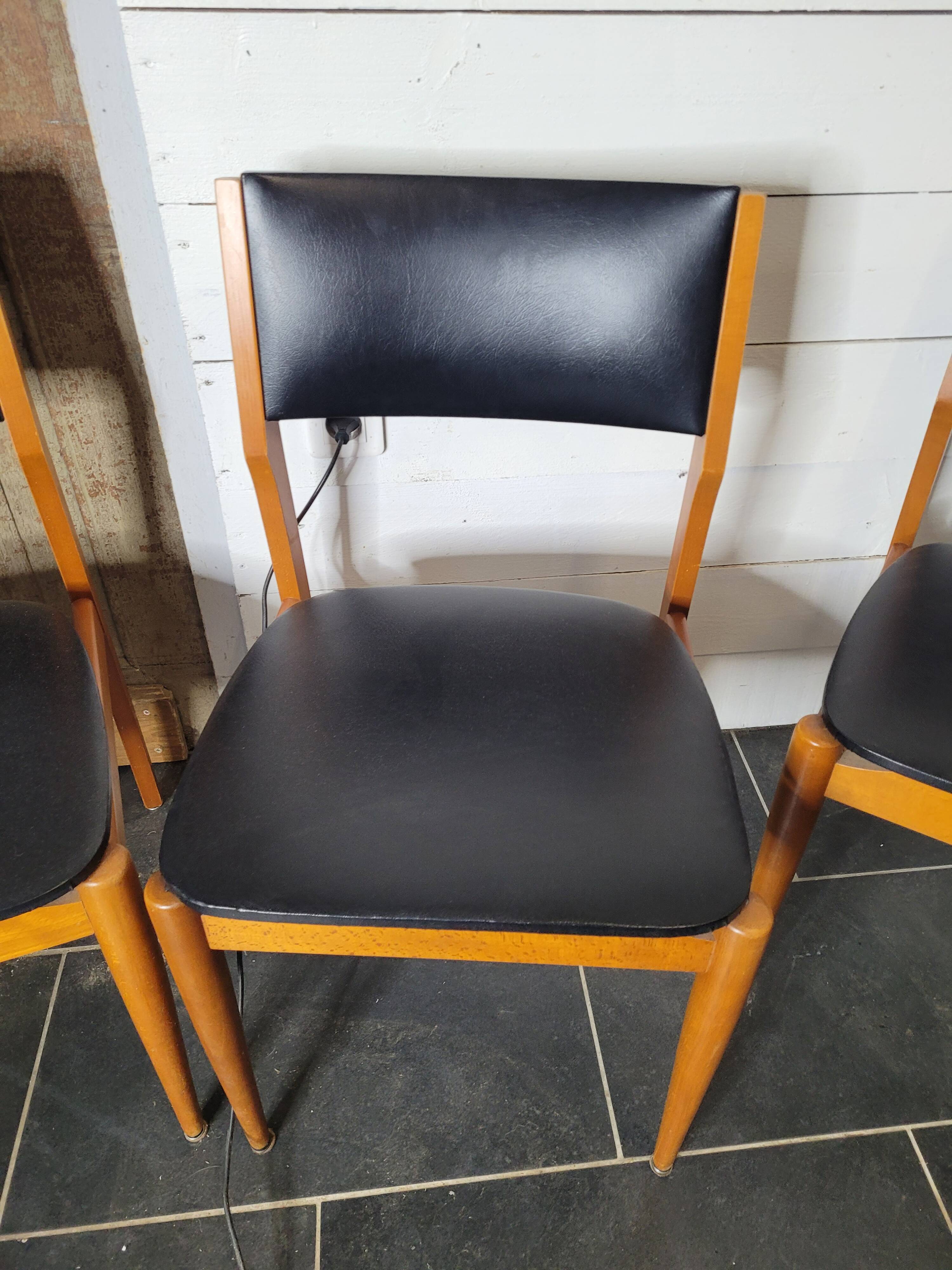 4 chaises scandinave des années 60