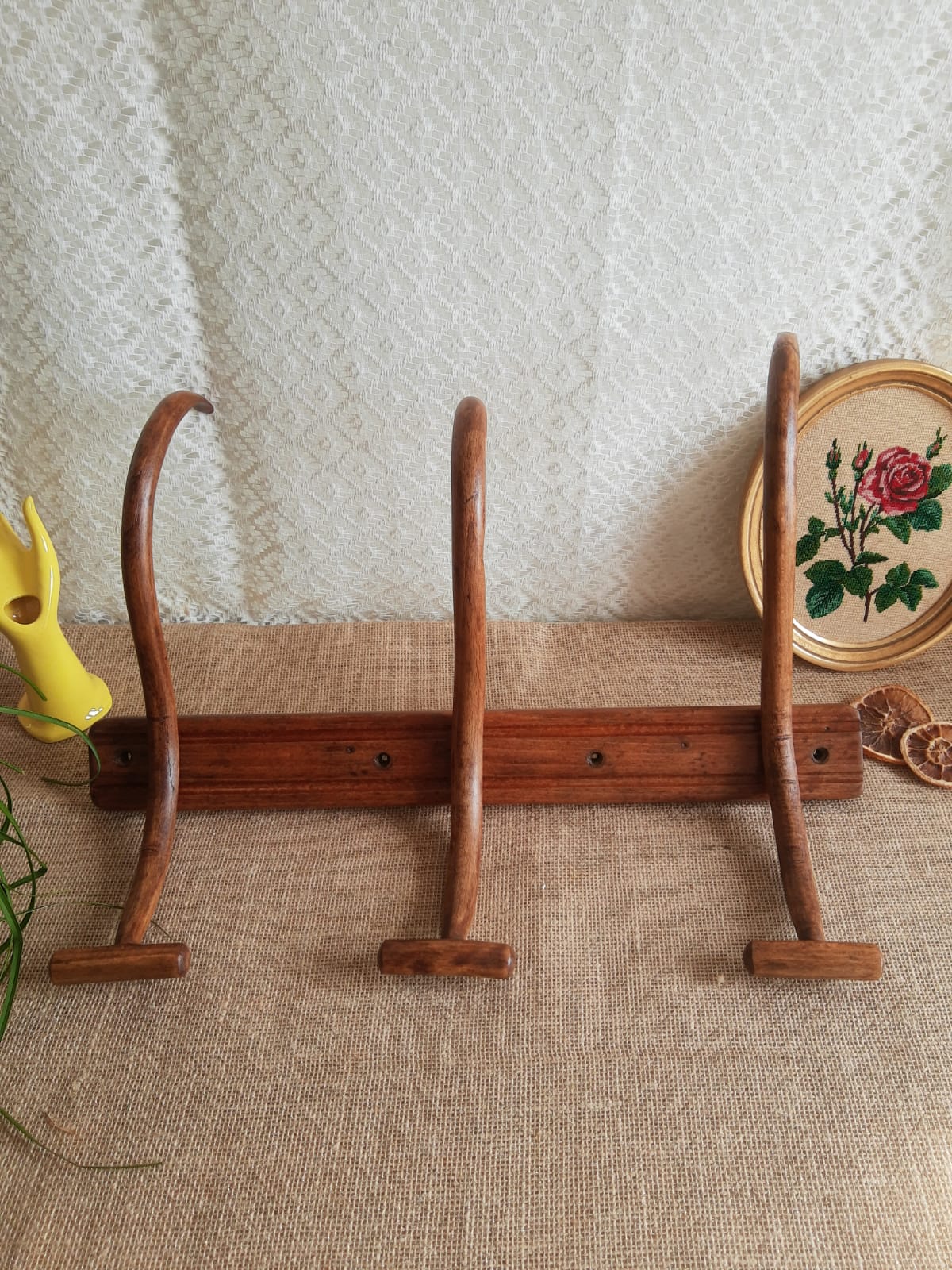Wall coat rack