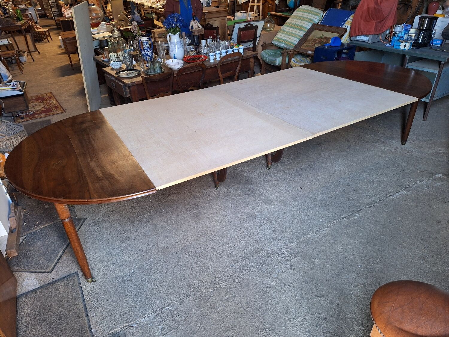 Old walnut carpenter's table, extendable for 18 people.