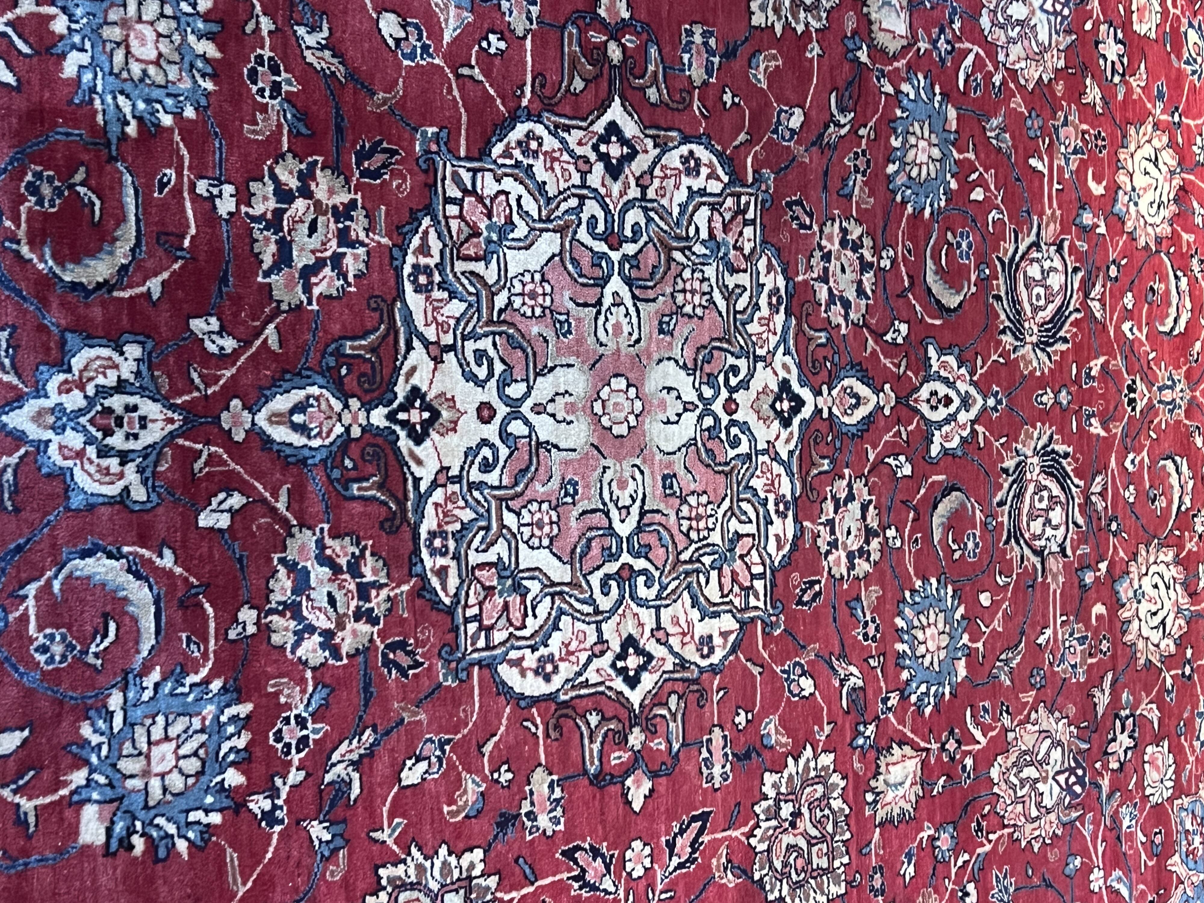 Sarouk Mahal. Grand Persian carpet made of 100% wool, 373x282 cm.