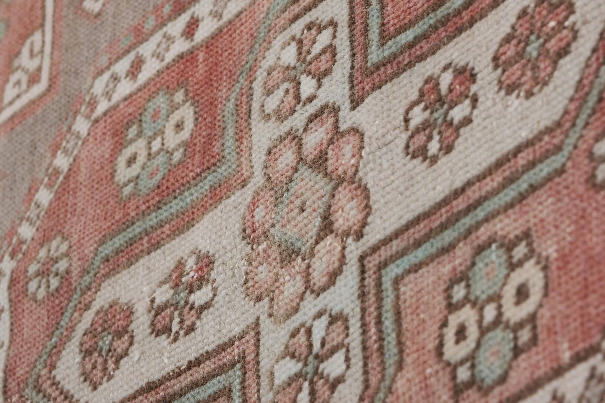 Vintage handmade Turkish rug 137x246 cm