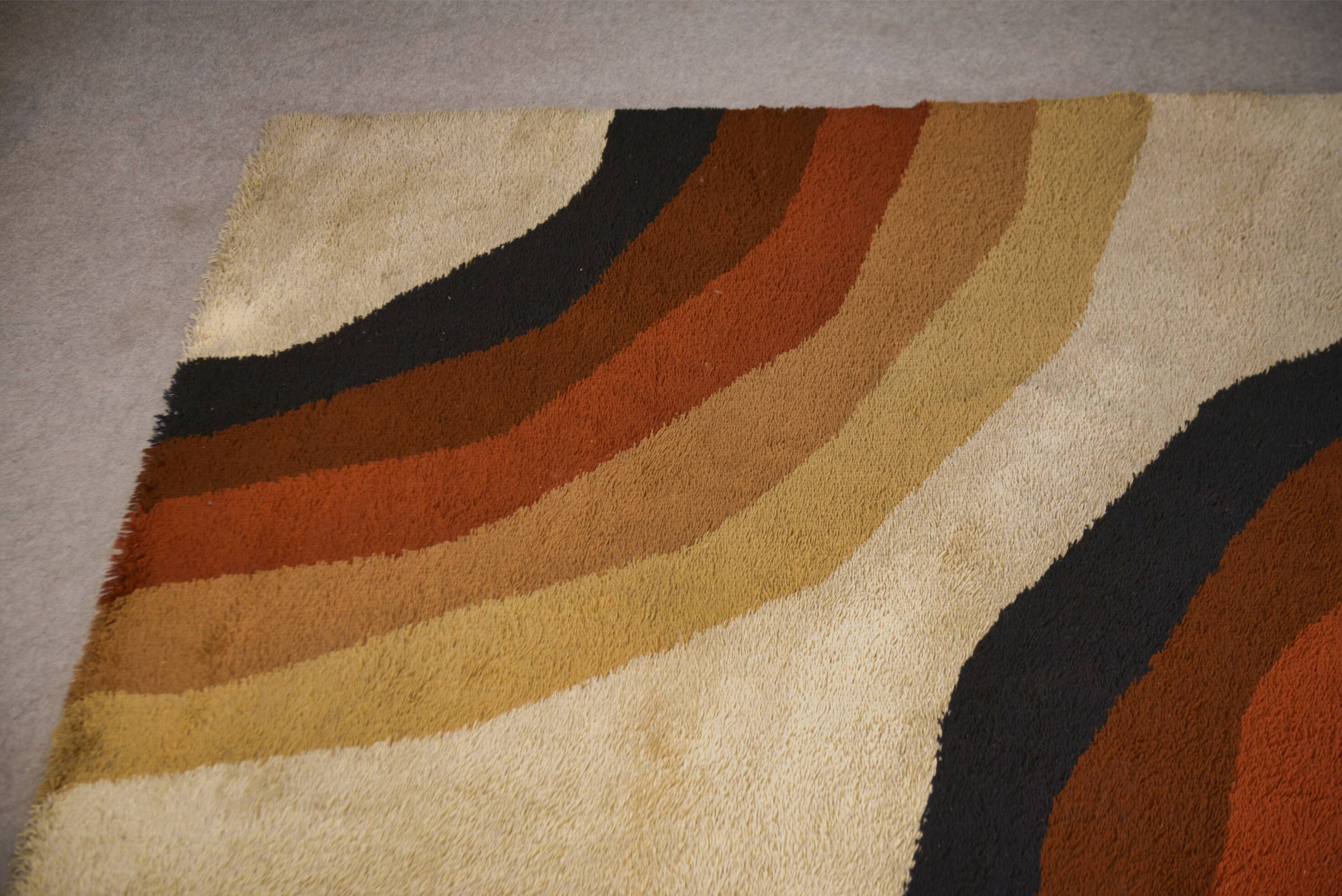 Rug published by Herforder Teppiche, 1970s pop art design.