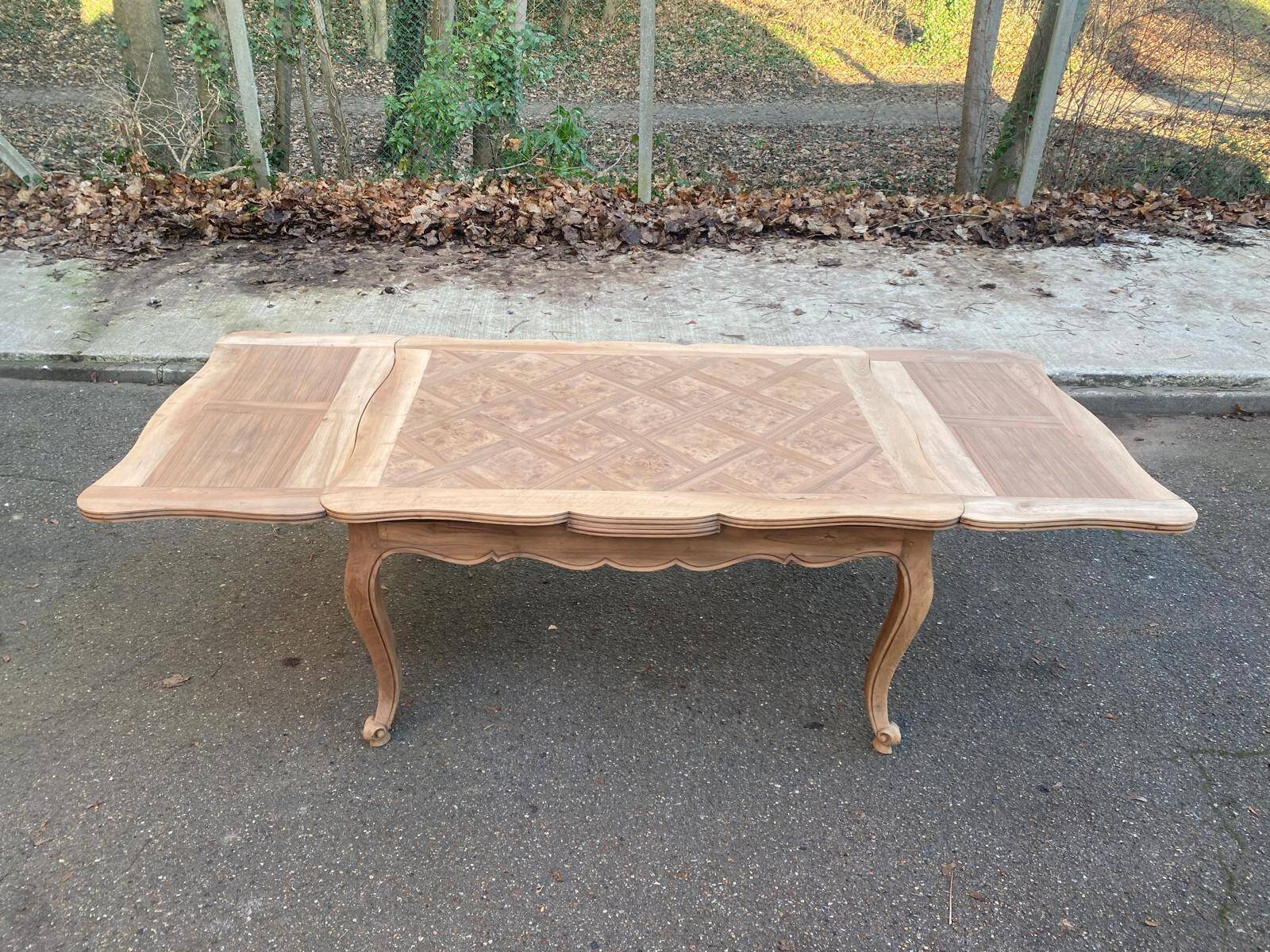 Louis XV extendable dining table, renovated, walnut, 250cm, 18th century.