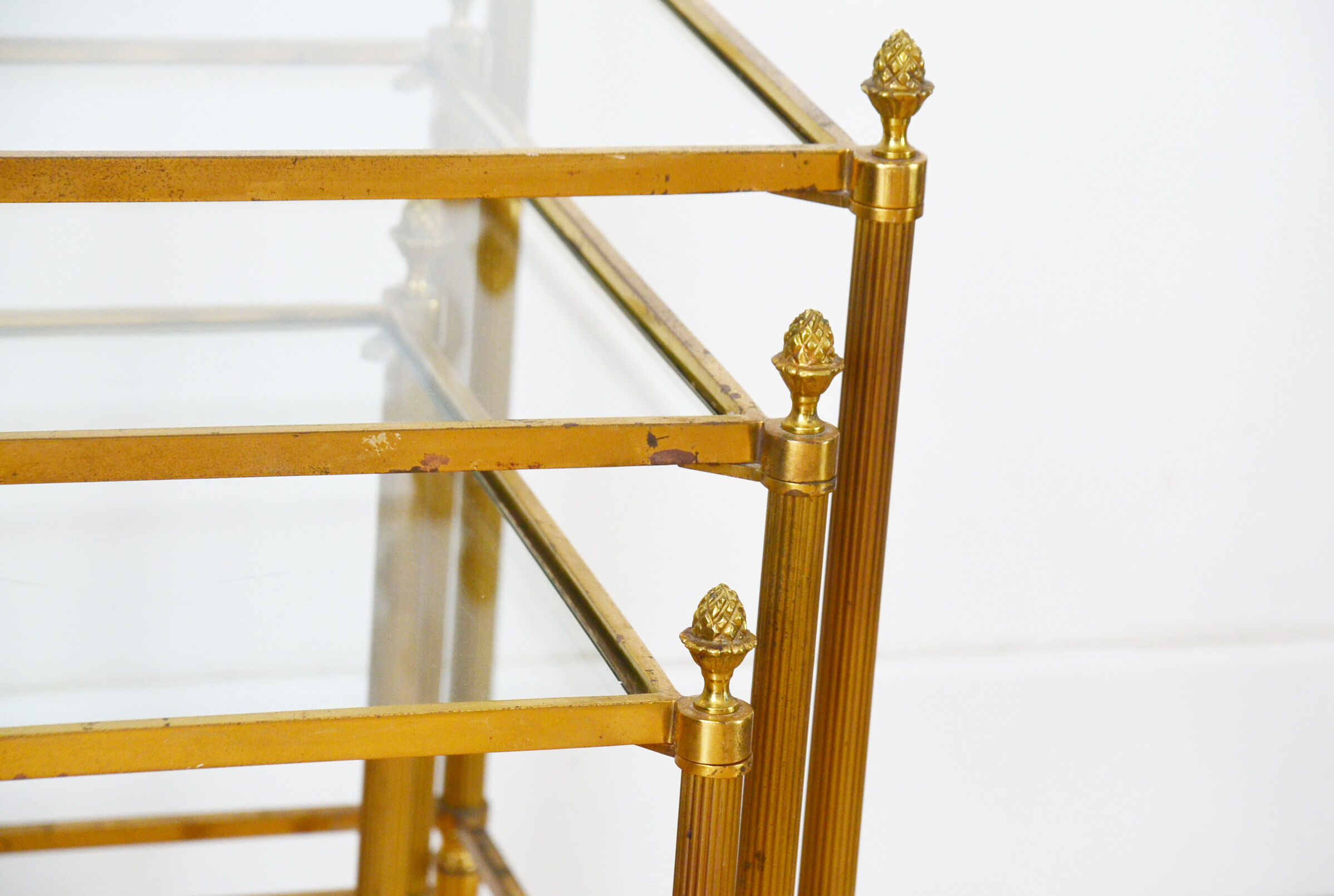 Lot 3 tables pull out brass glass Maison Baguès