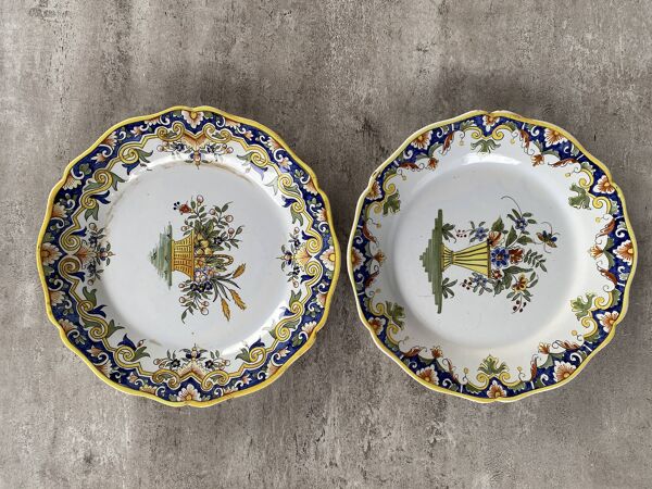 Lot de 2 assiettes décoratives en faïence de Desvres