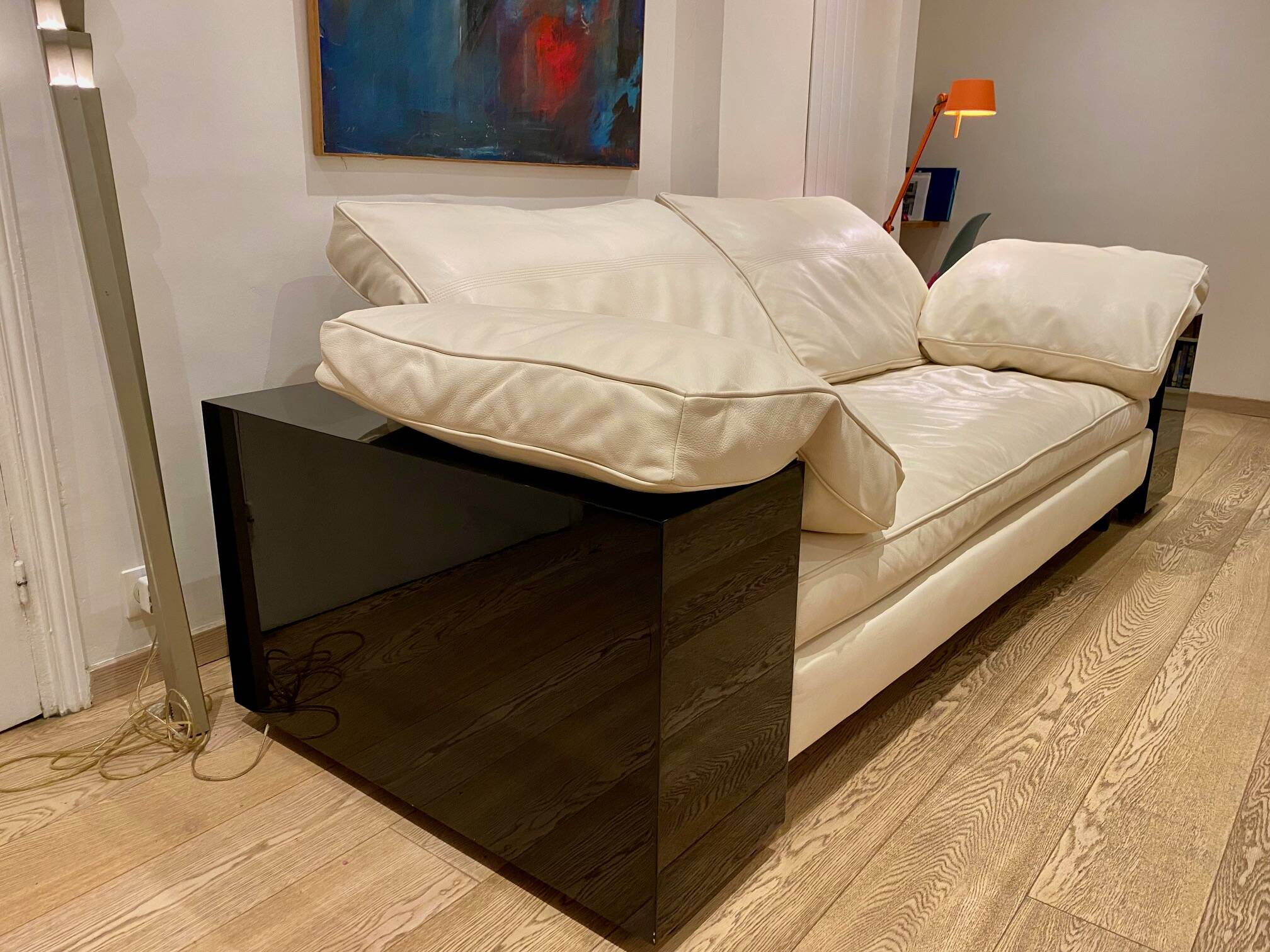 Canapé Eileen Gray modèle Classicon Lota en cuir