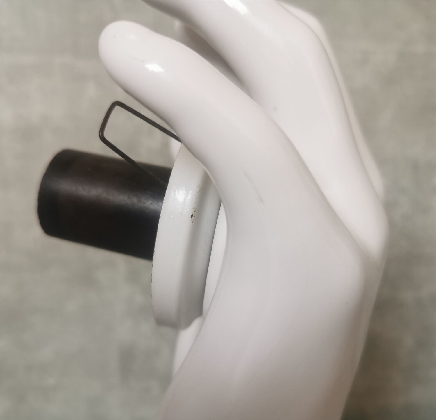 White ceramic hand wall lamp
