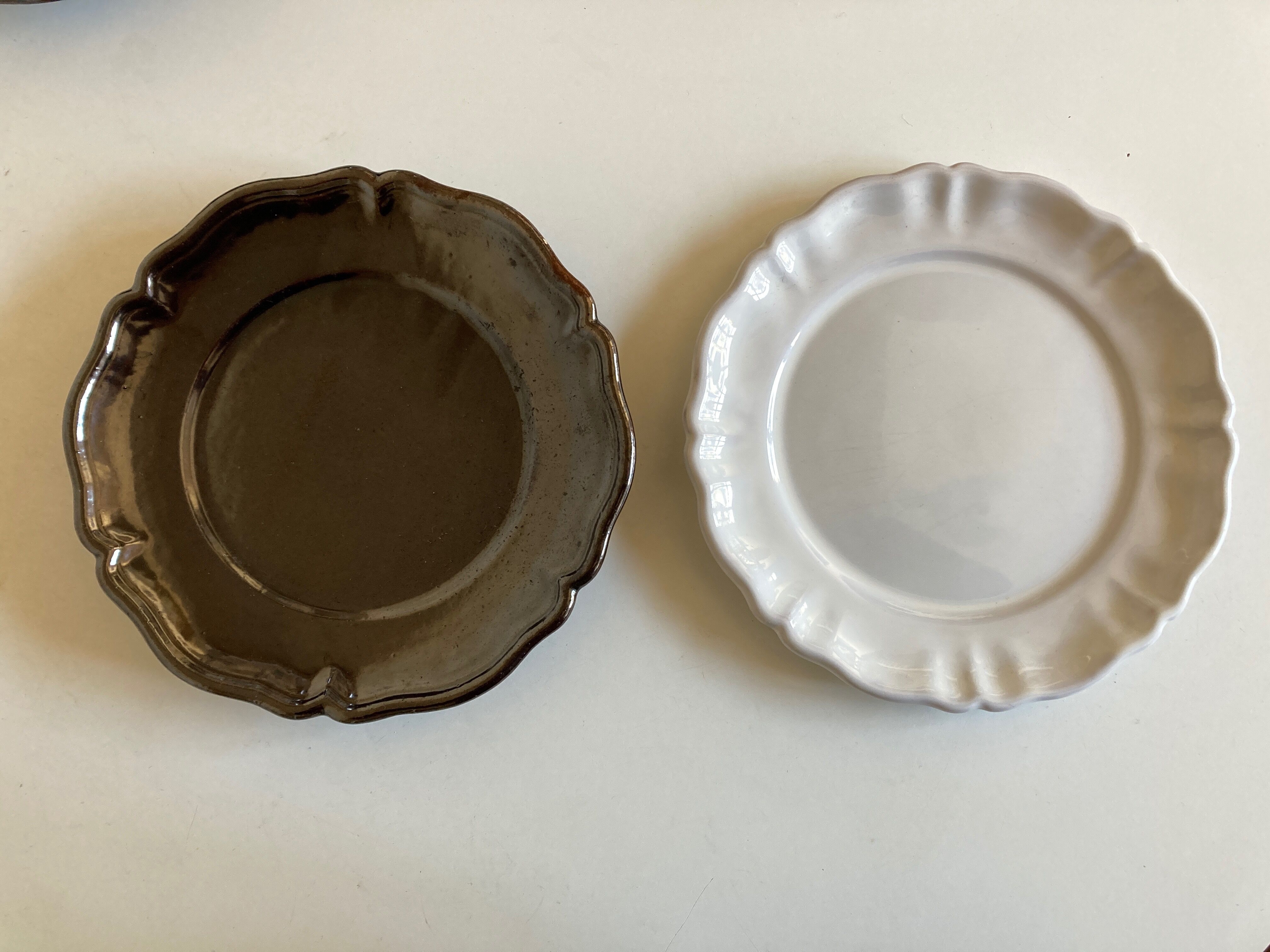 Set of 5 plates with godrons in glazed earth from Biot 1970