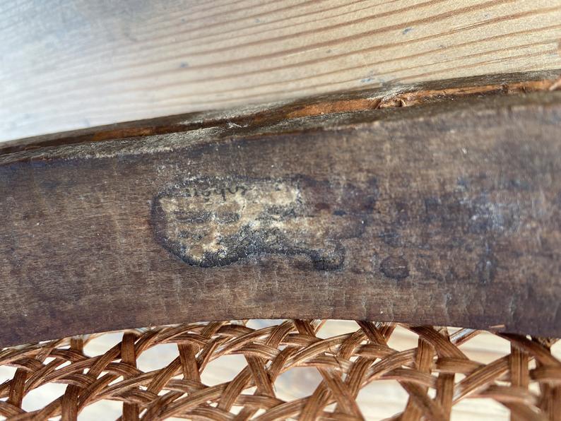 Tuna and curved wooden bistro chair