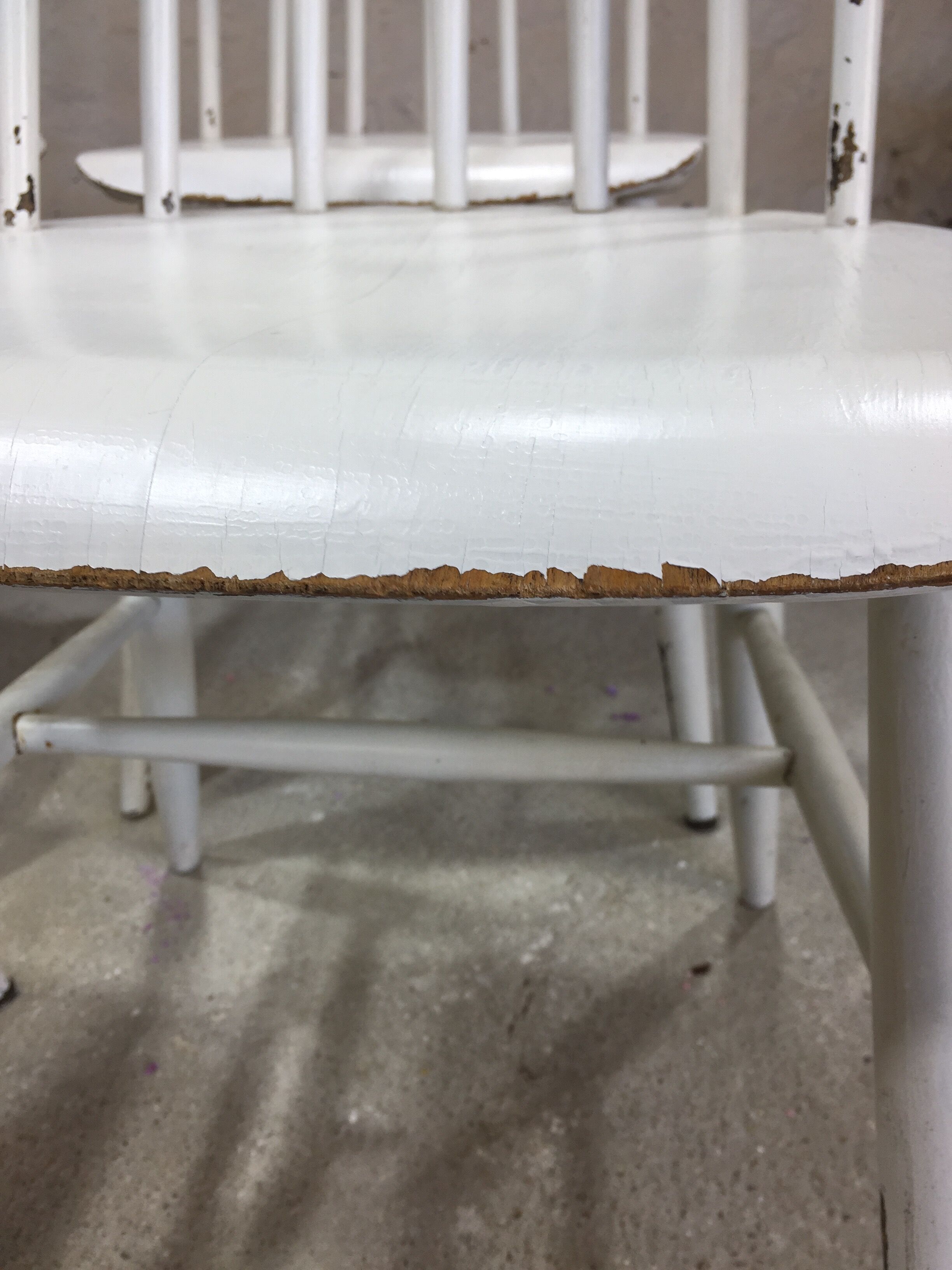 Lot of 4 white wooden chairs