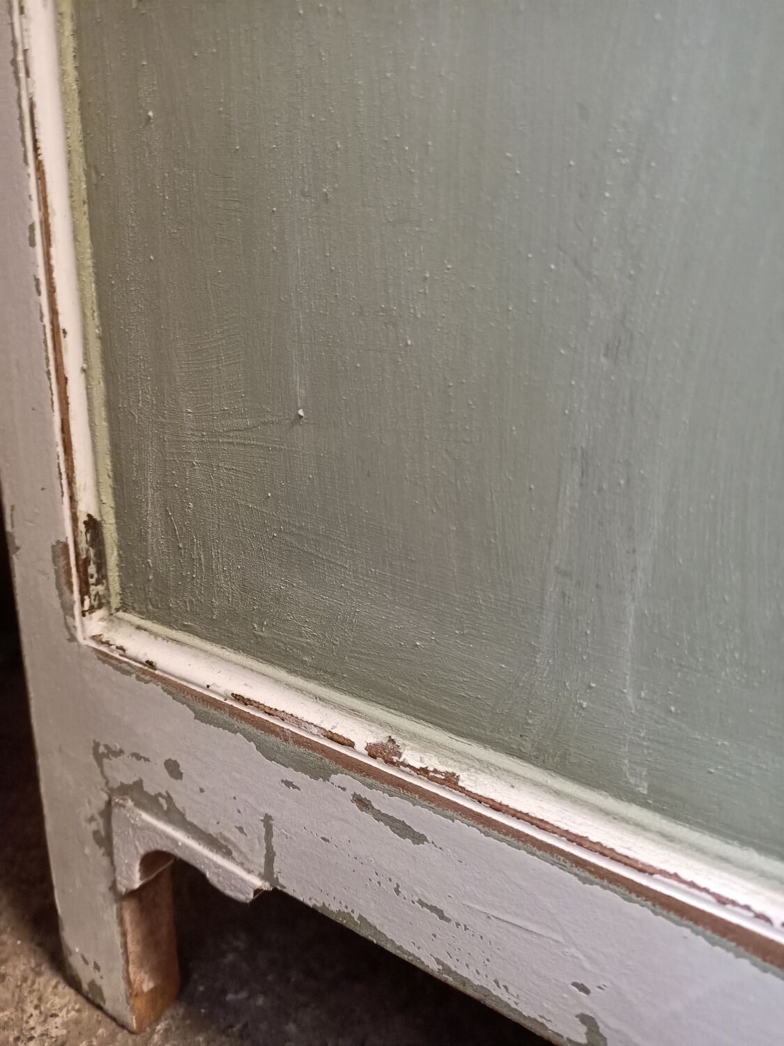 Patinated buffet service