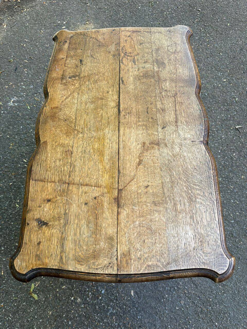 Louis XV desk in solid oak from the 19th century.