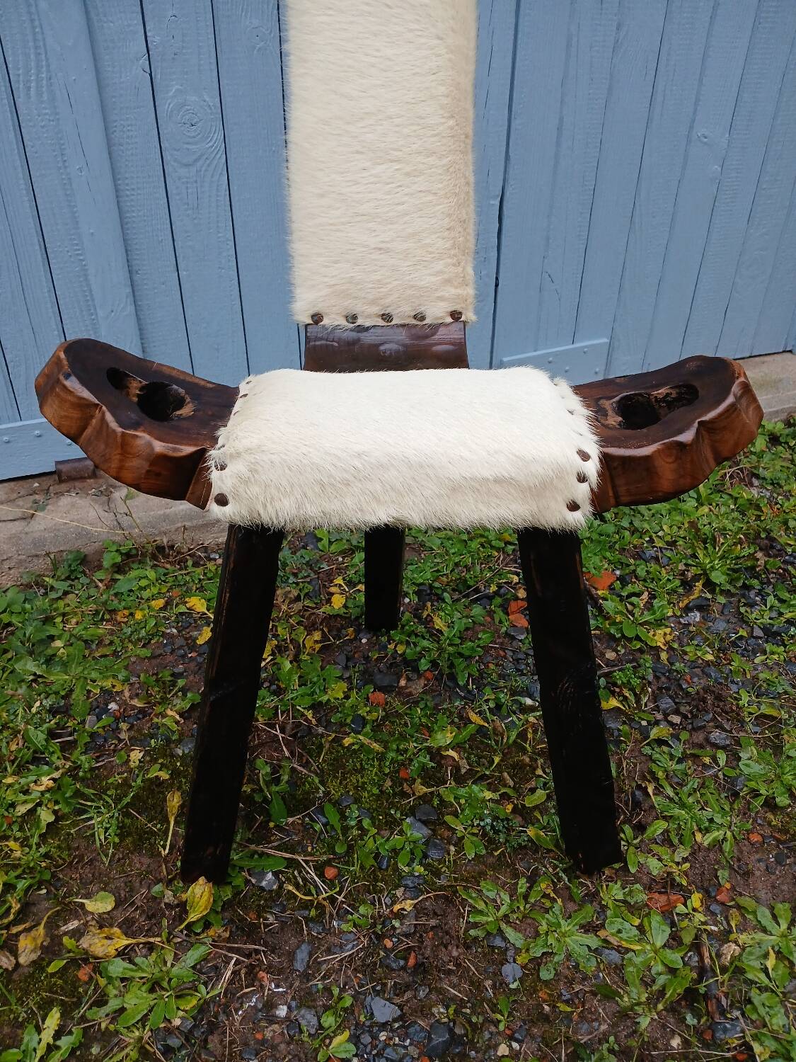 Tripod chair/stool in wood and goatskin