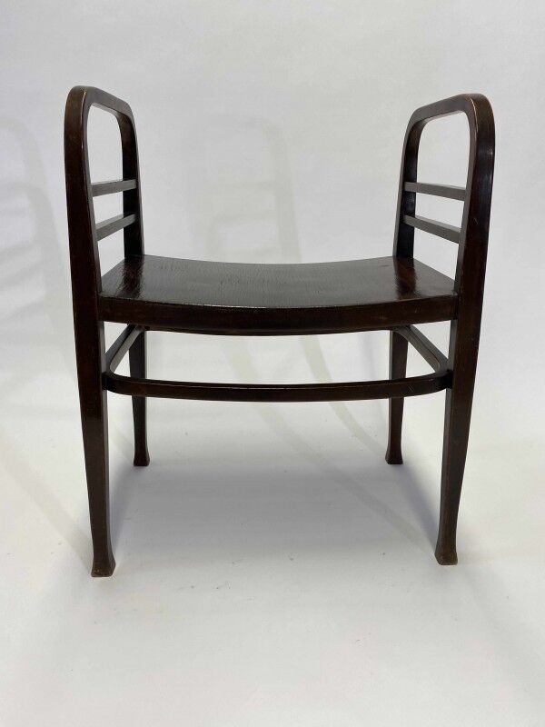 Secession causeuse no.6614 by Thonet
