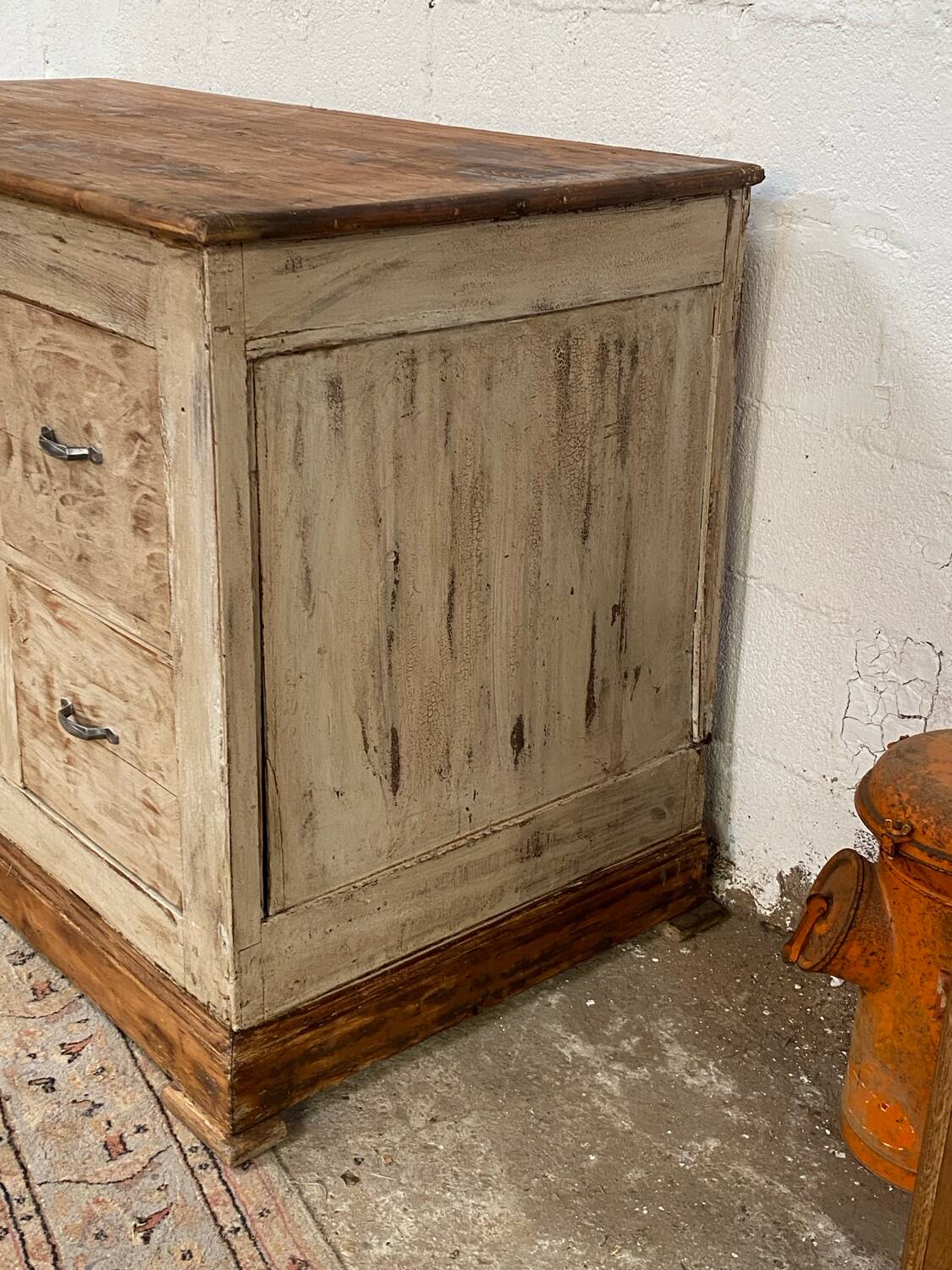 Trade furniture, workshop with large drawers